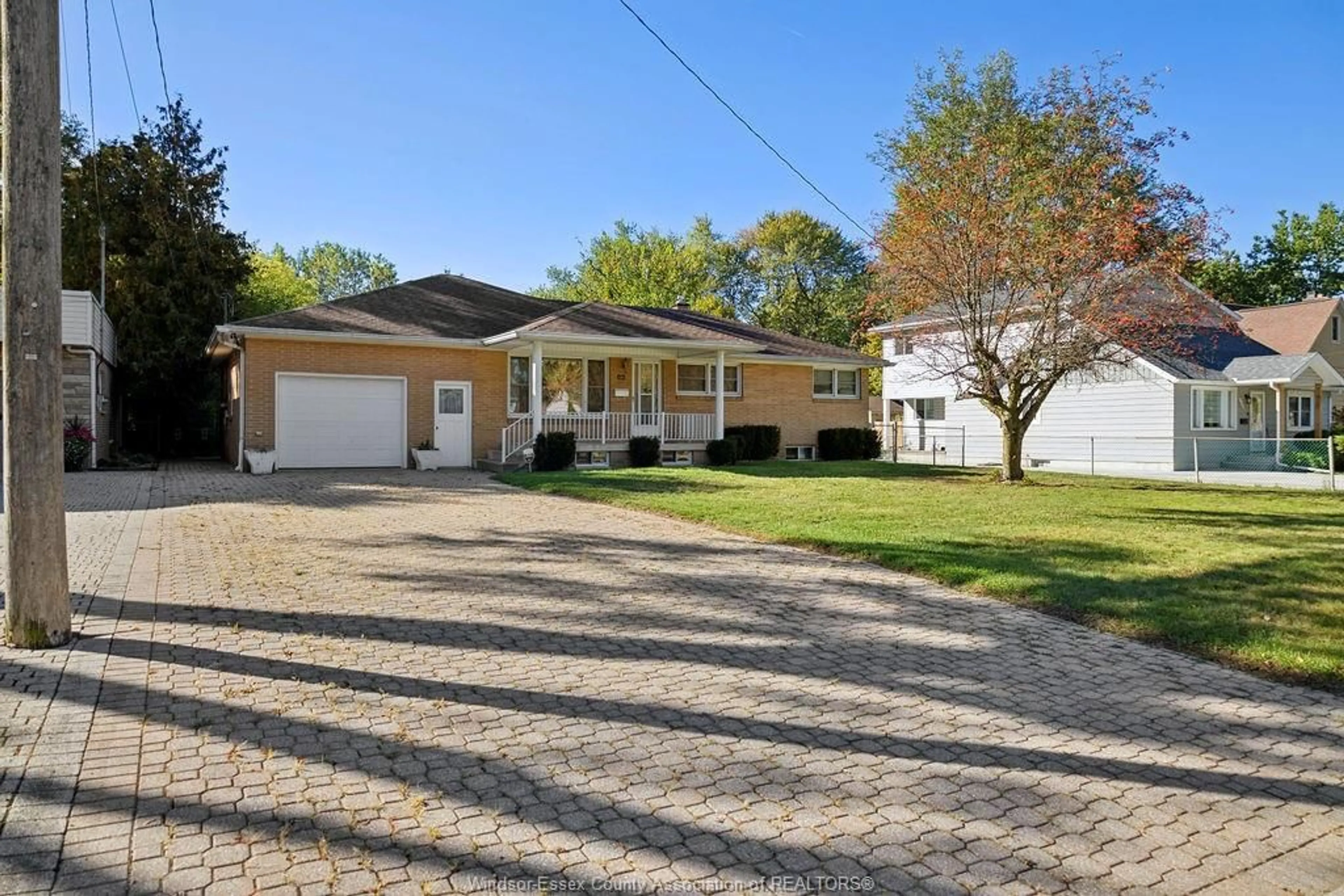 A pic from outside/outdoor area/front of a property/back of a property/a pic from drone, street for 651 MORAND St, Windsor Ontario N9G 1J1