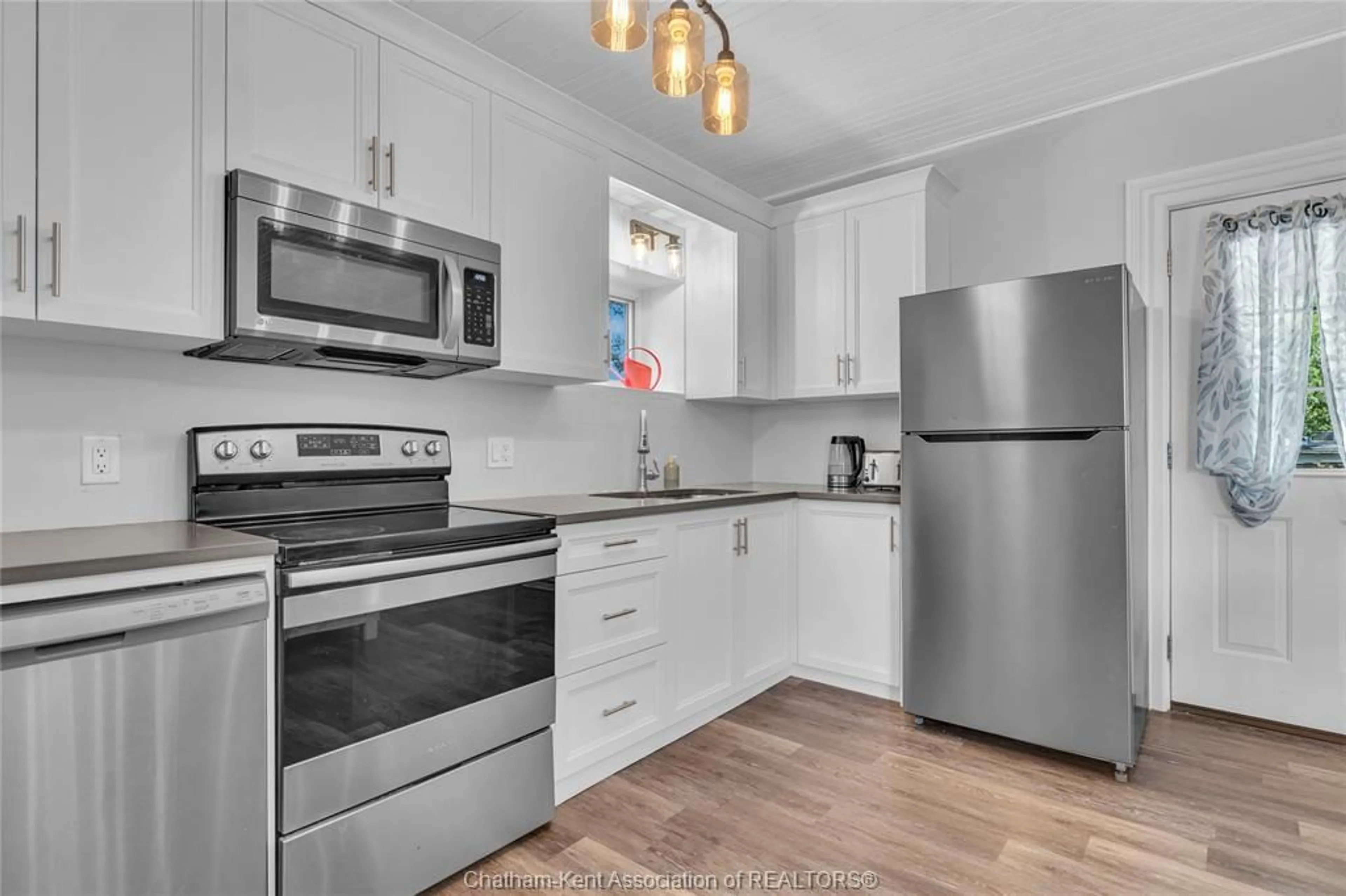 Standard kitchen, unknown for 43 Hannibal St, Blenheim Ontario N0P 1A0