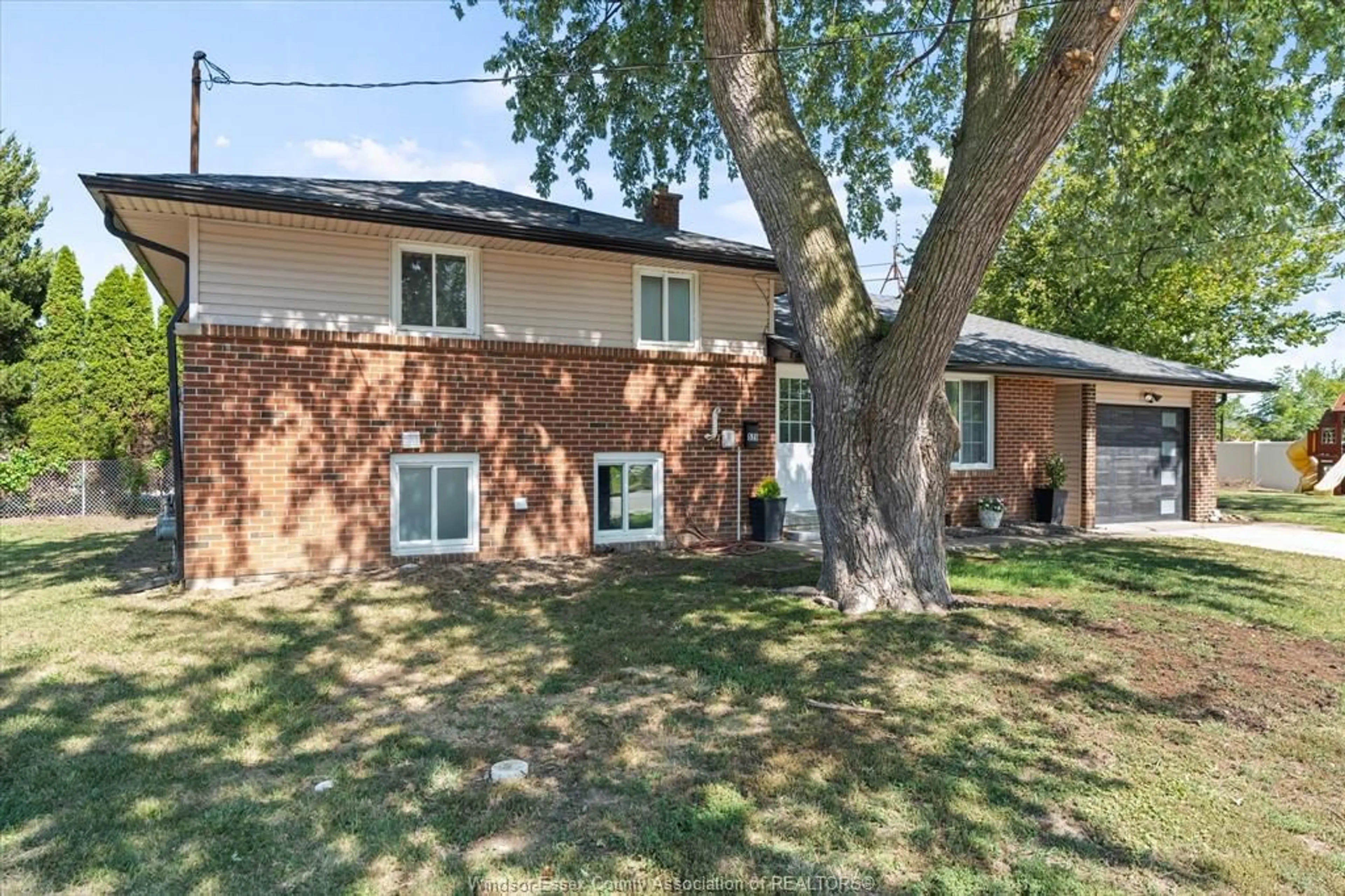 Unknown for 528 SANDISON St, Windsor Ontario N9E 1R7