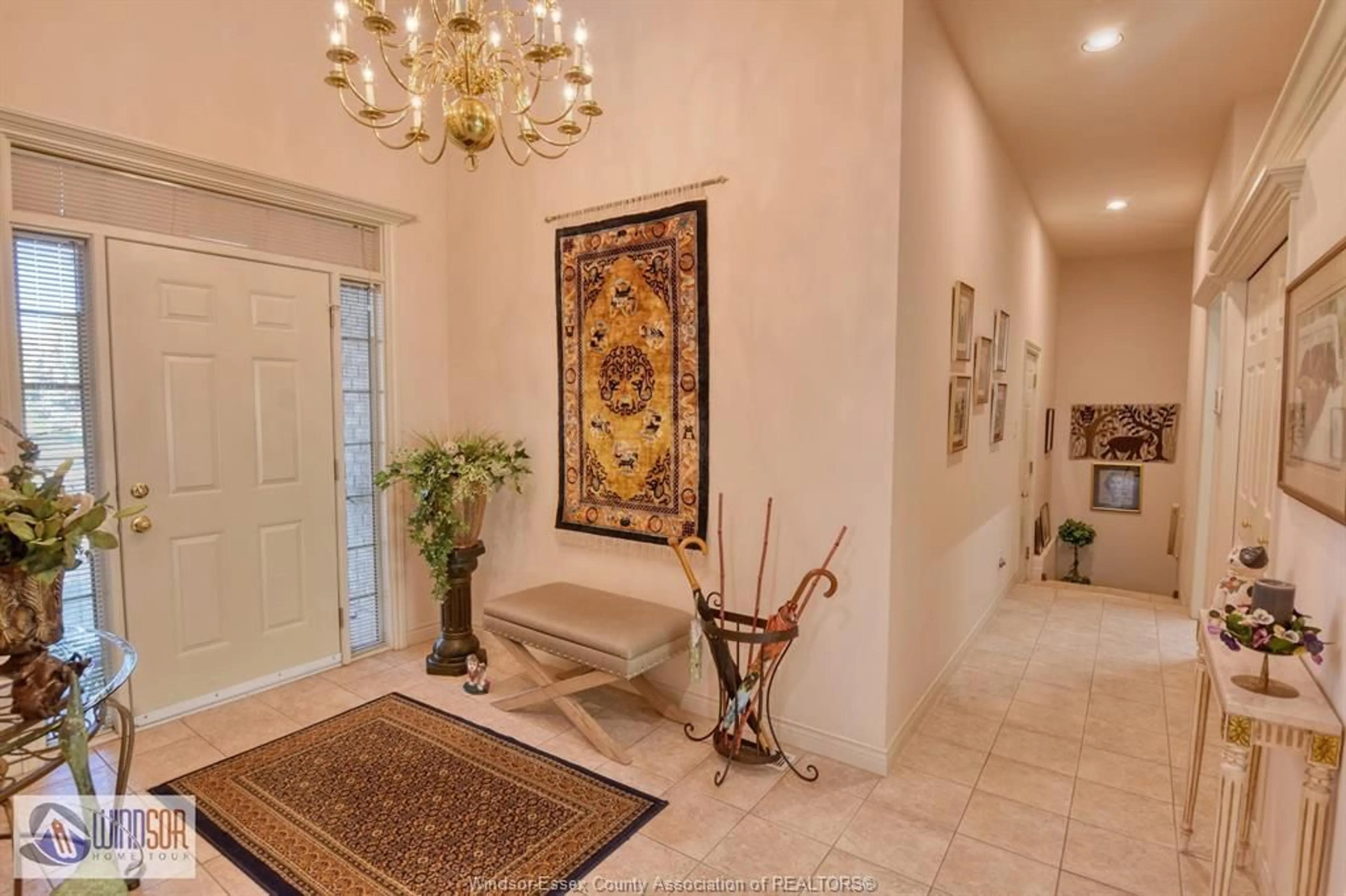 Indoor entryway for 254 SOUTHWIND, Tecumseh Ontario N8N 4Y5