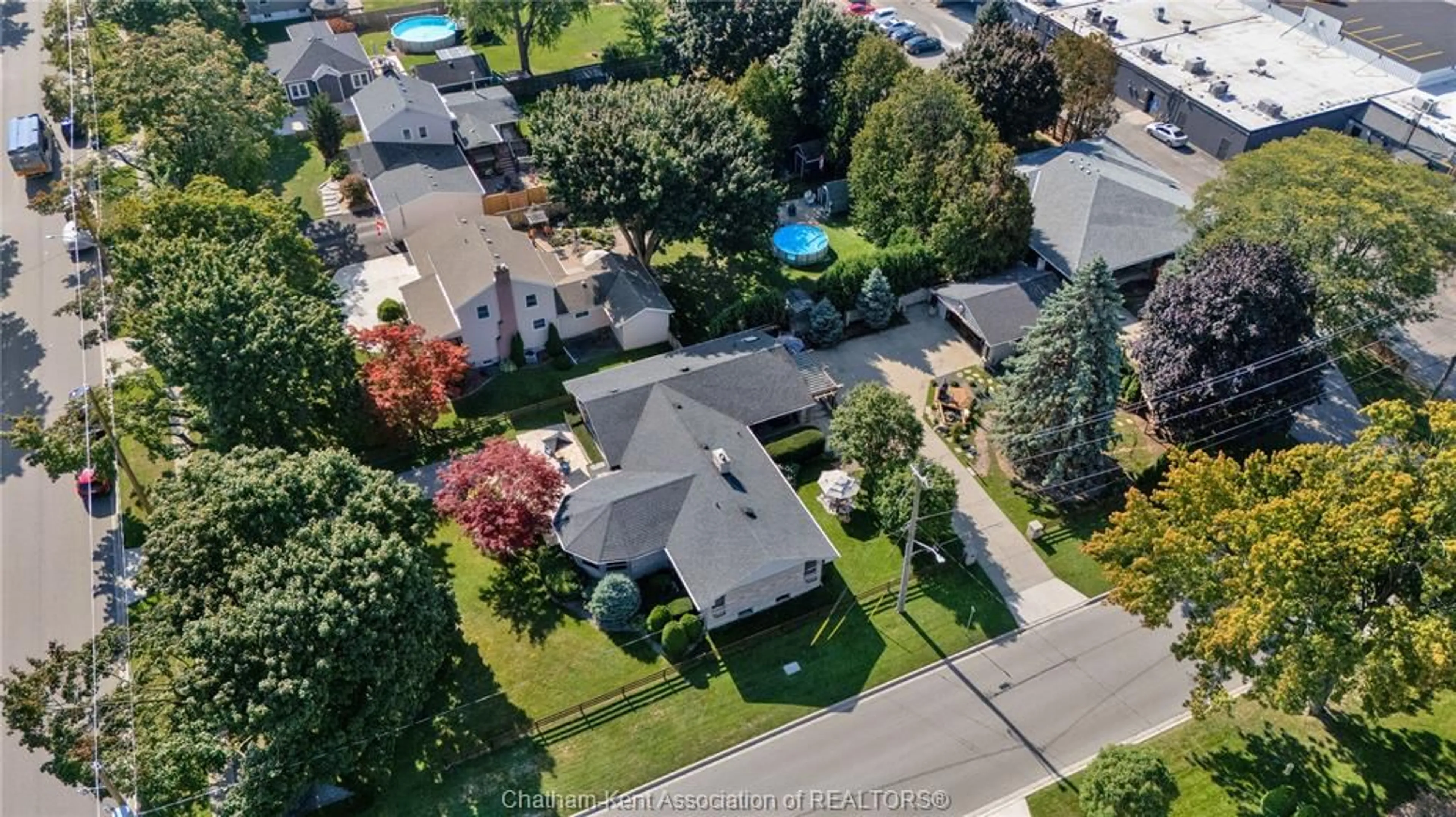 A pic from outside/outdoor area/front of a property/back of a property/a pic from drone, street for 38 Glenwood Dr, Chatham Ontario N7M 5W8