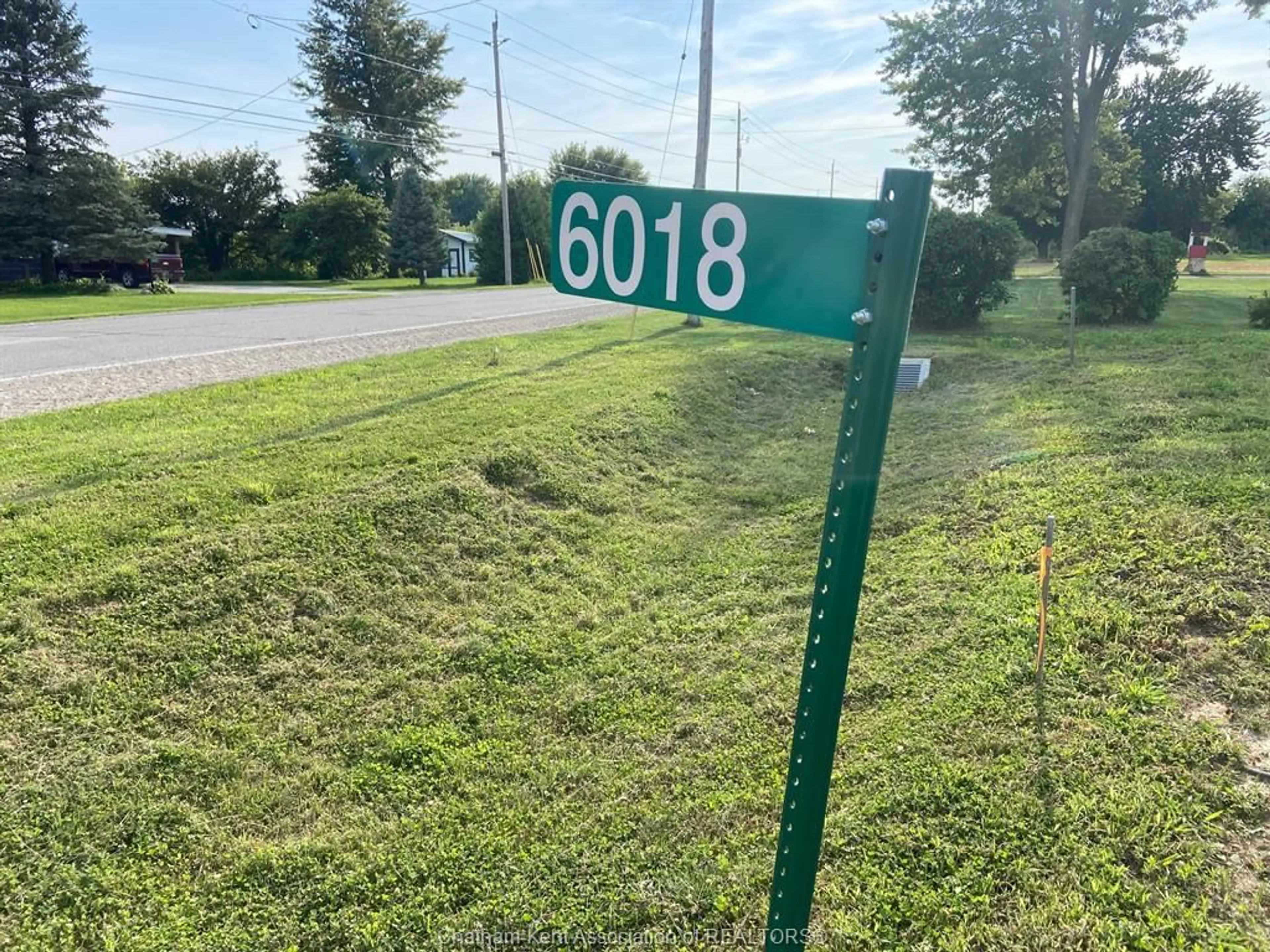 Blurry image for 6018 Dufferin Ave, Wallaceburg Ontario N8A 4M8