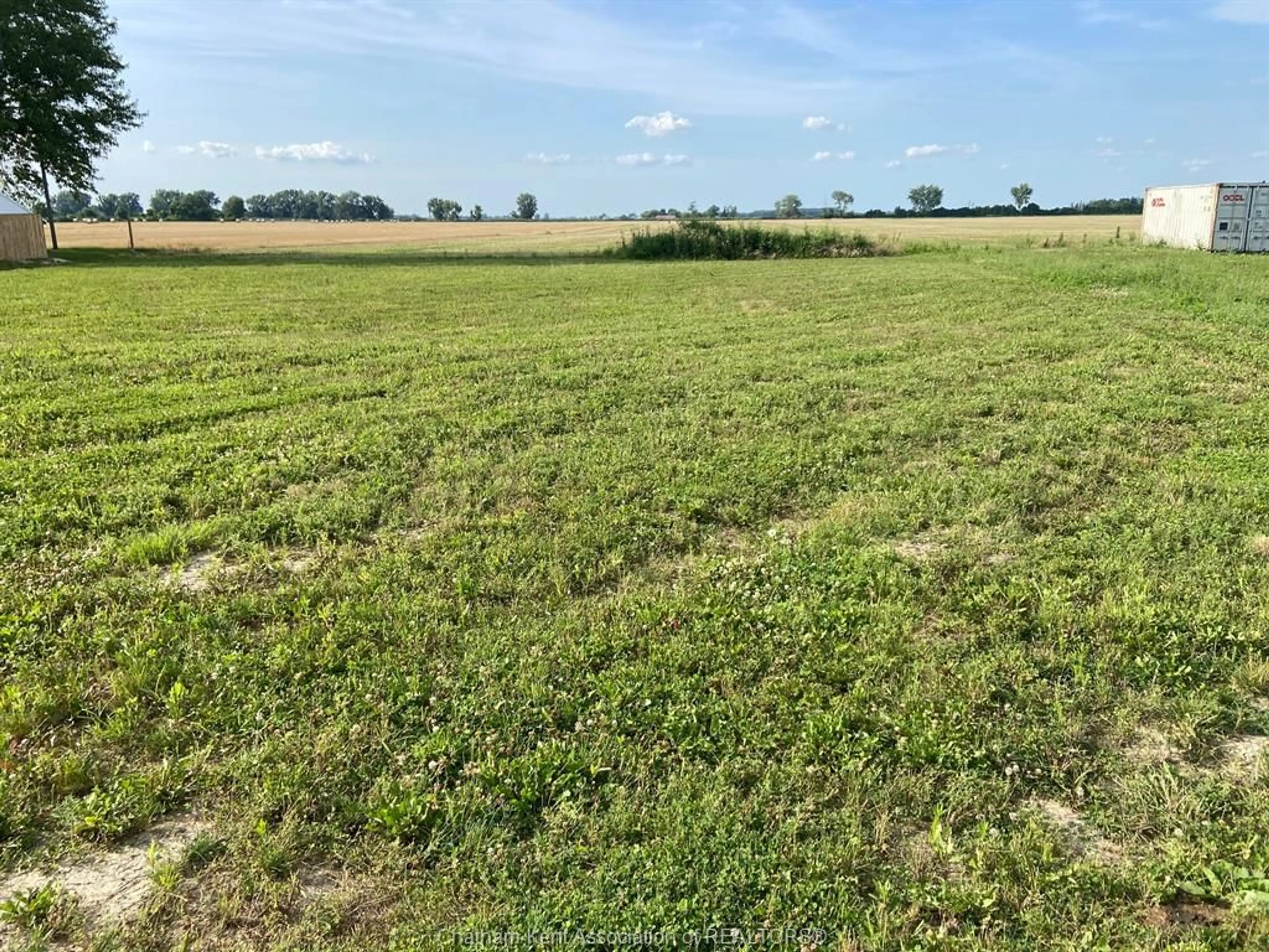 A pic from outside/outdoor area/front of a property/back of a property/a pic from drone, unknown for 6018 Dufferin Ave, Wallaceburg Ontario N8A 4M8