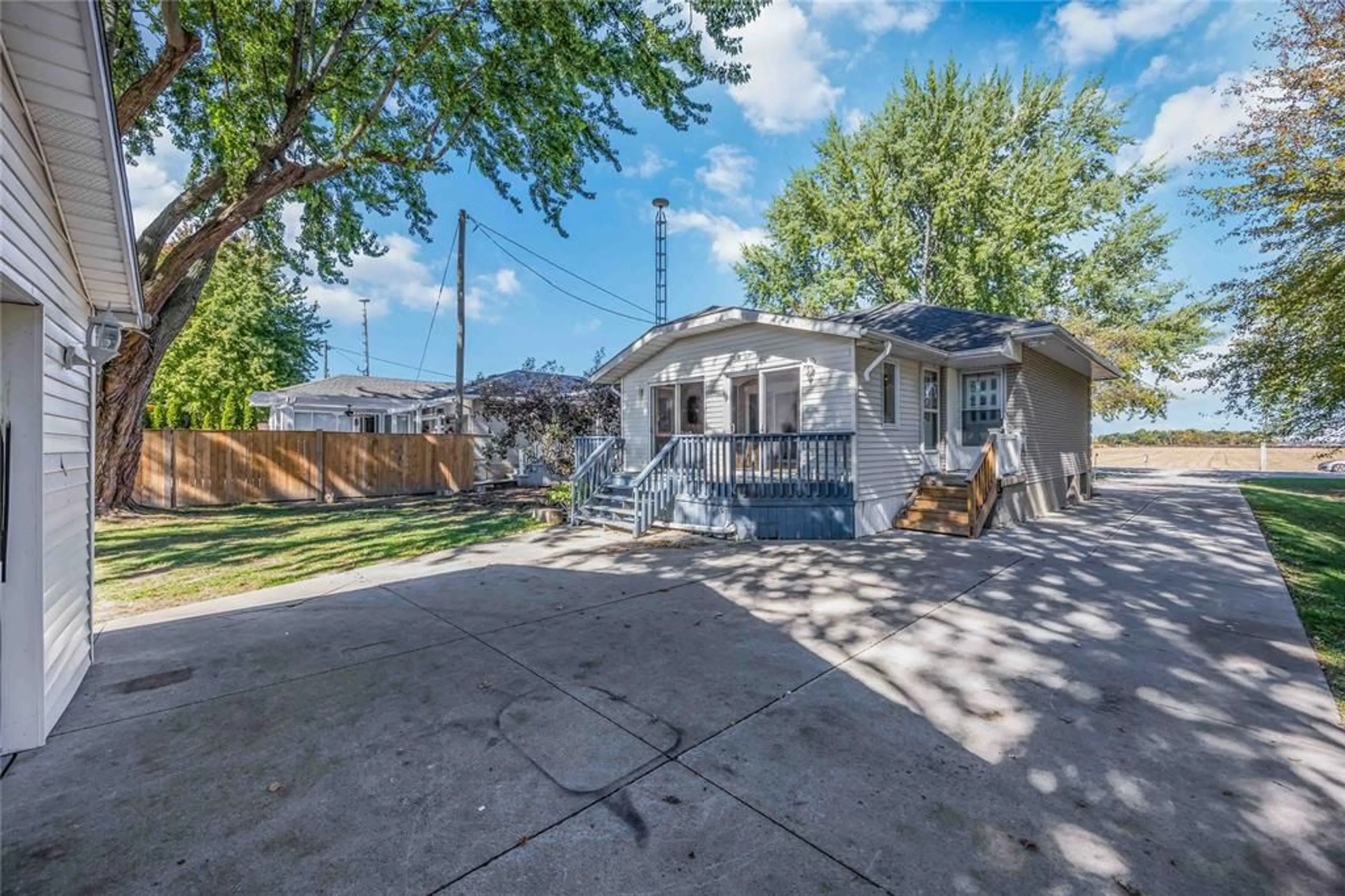 Patio, street for 4767 St. Clair Pky, St Clair Ontario N0P 2B0