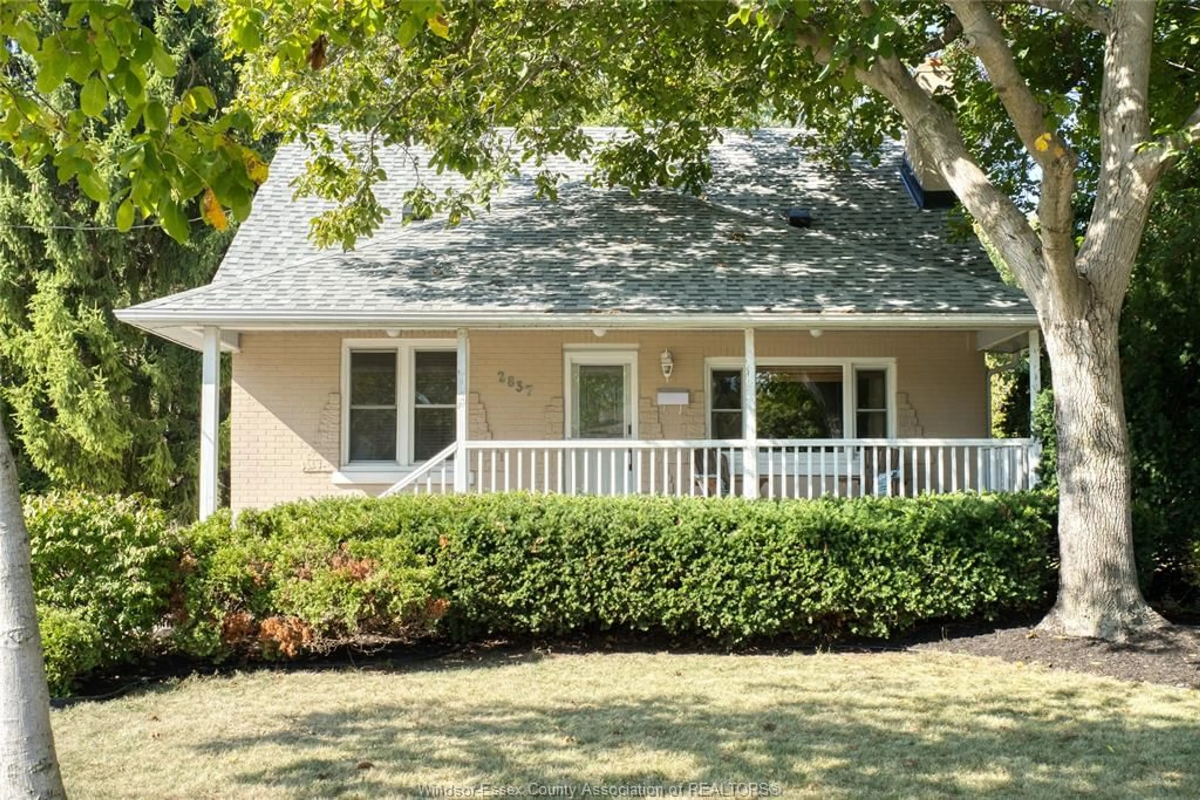Home with vinyl exterior material, street for 2837 JOS ST LOUIS, Windsor Ontario N8T 2M7