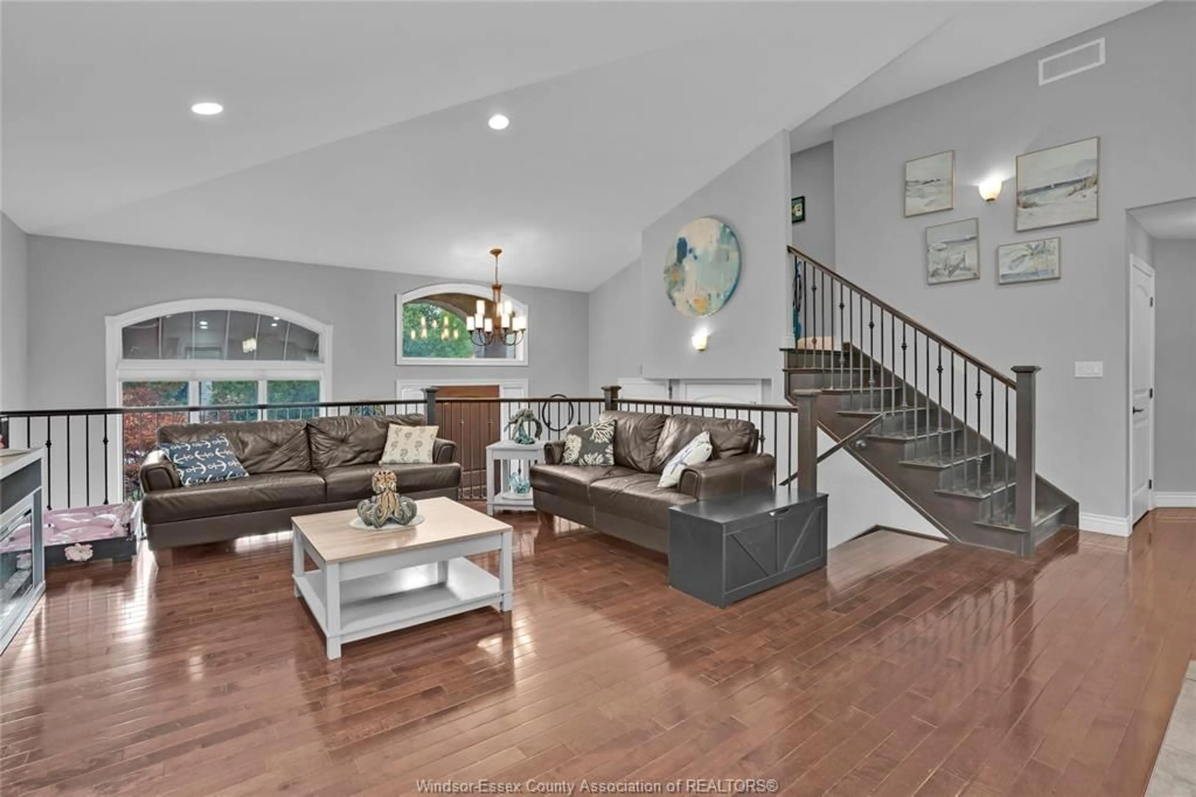 Living room with furniture, unknown for 555 SUPERIOR St, LaSalle Ontario N9J 3Z5