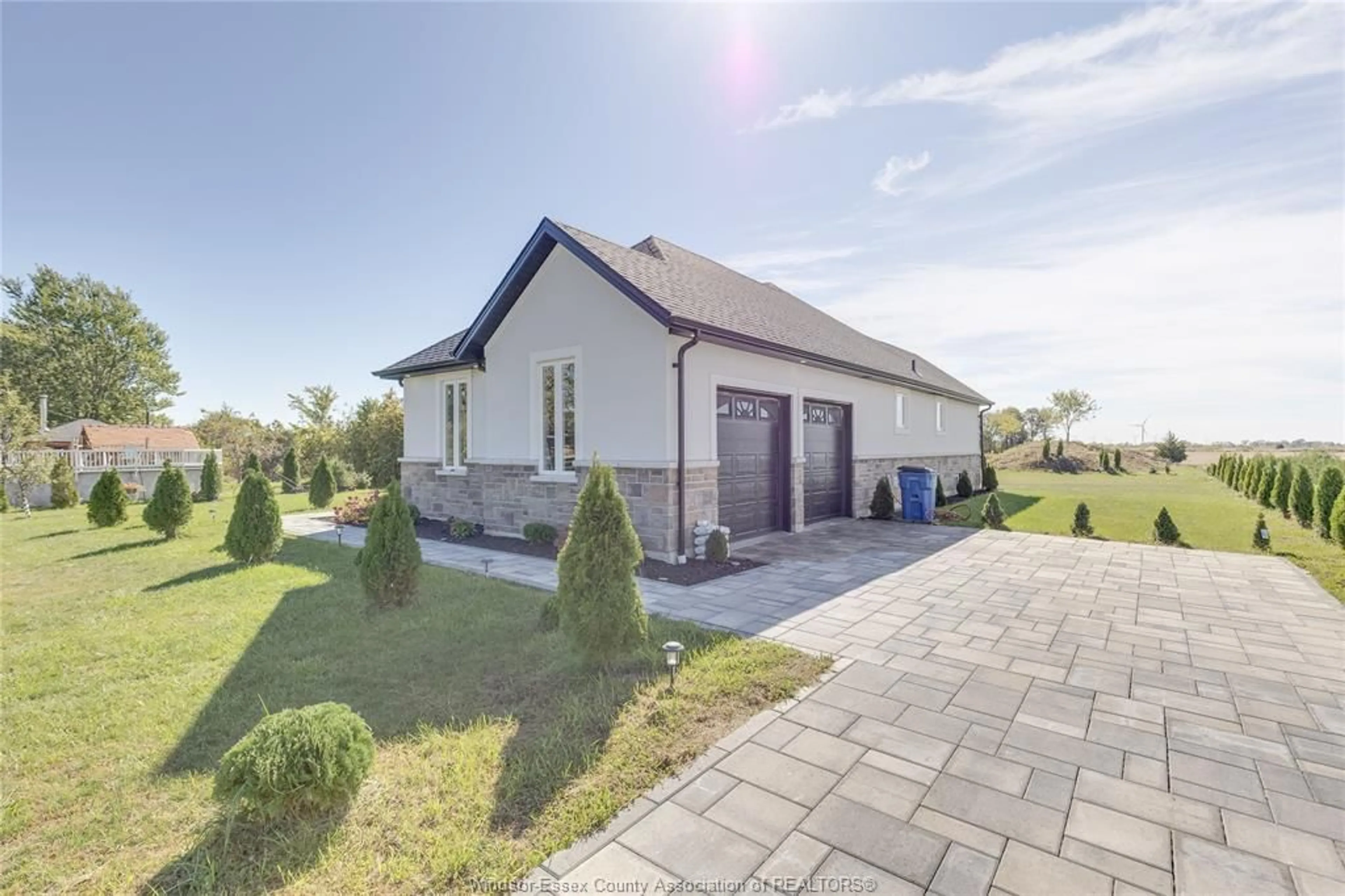 A pic from outside/outdoor area/front of a property/back of a property/a pic from drone, street for 225 ERIE St, Merlin Ontario N0P 1W0