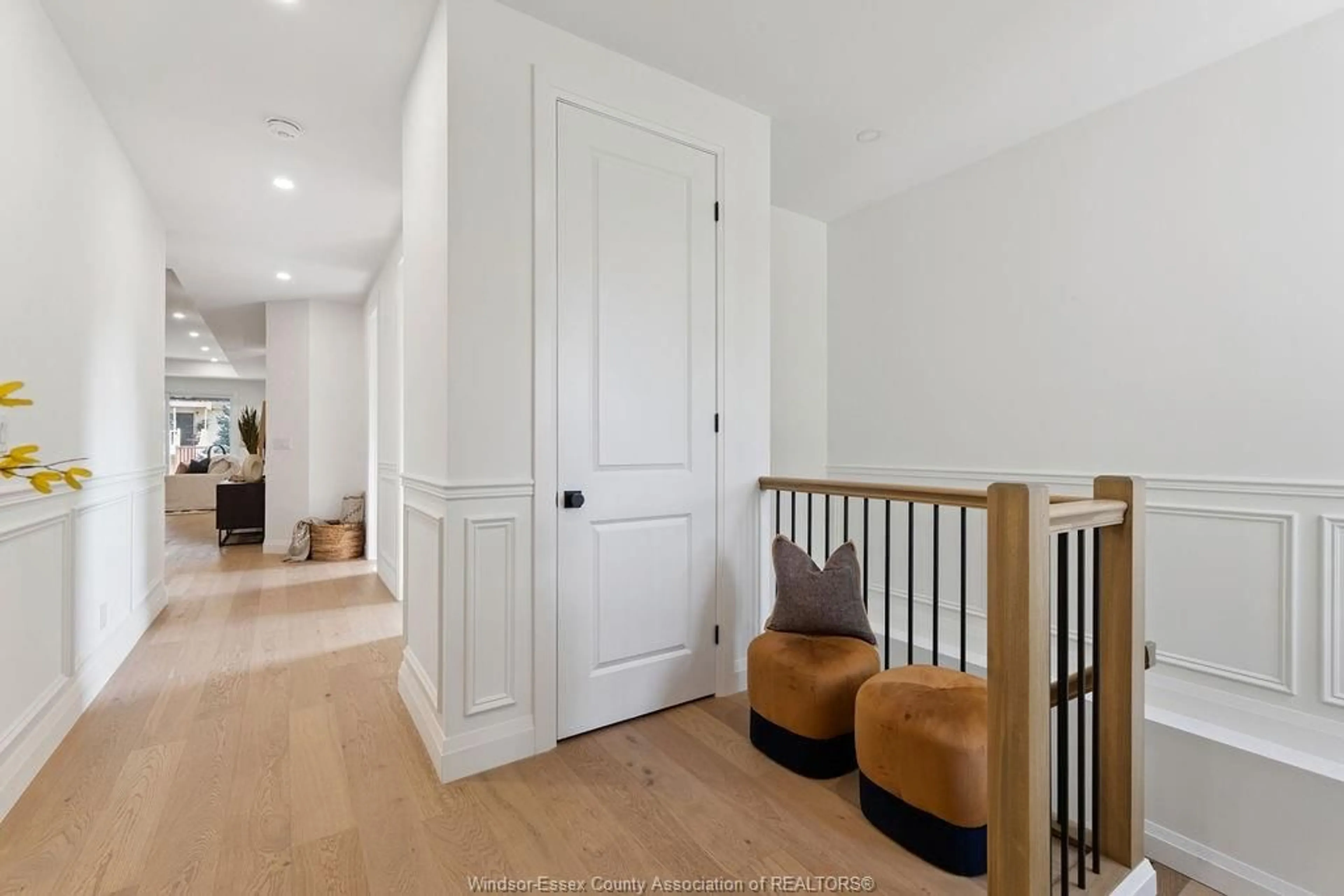 Indoor entryway for 1407 STUART, LaSalle Ontario N9J 1Y4