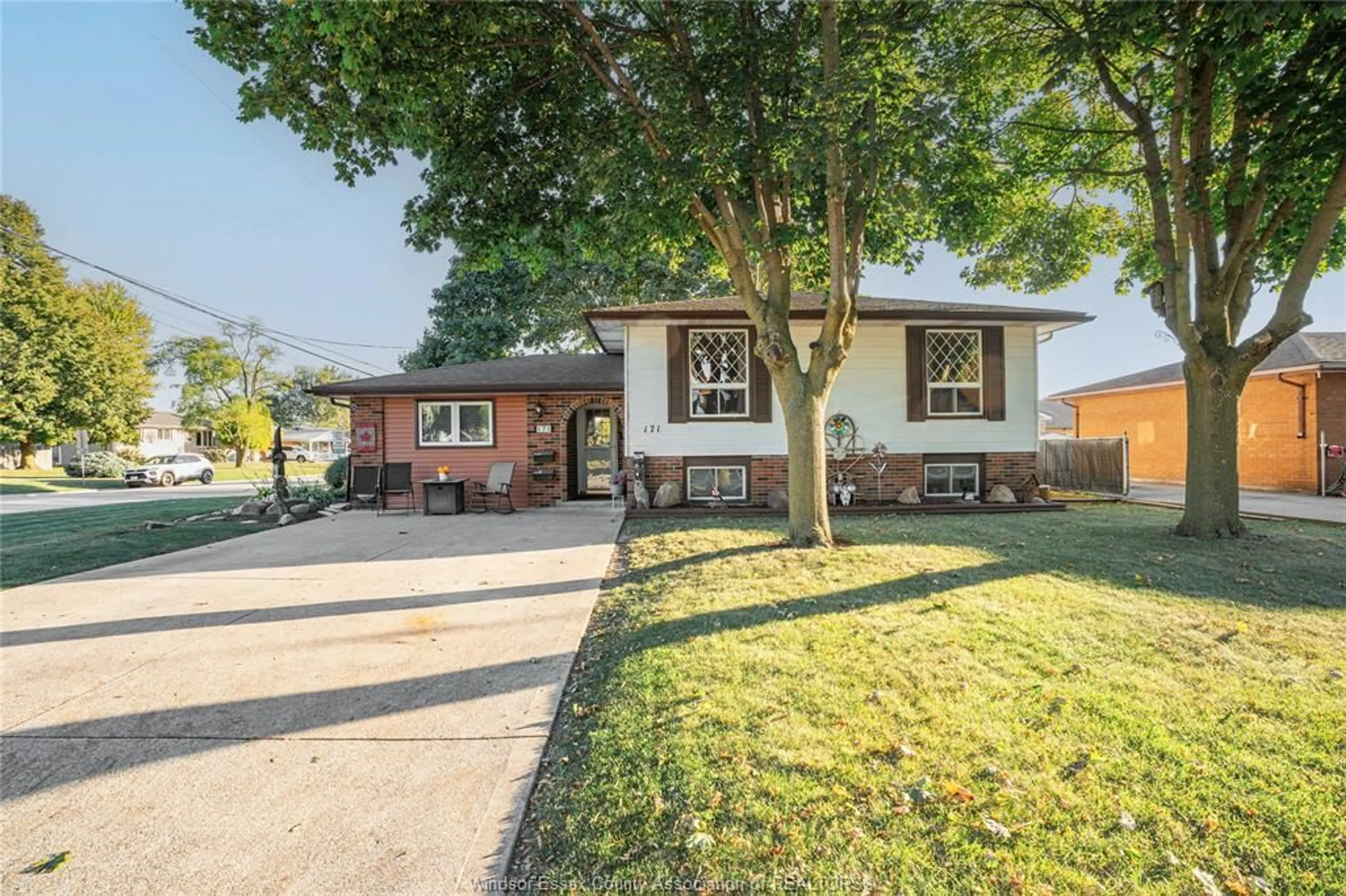 Home with brick exterior material, street for 171 DUFF Ave, Amherstburg Ontario N9V 2P8