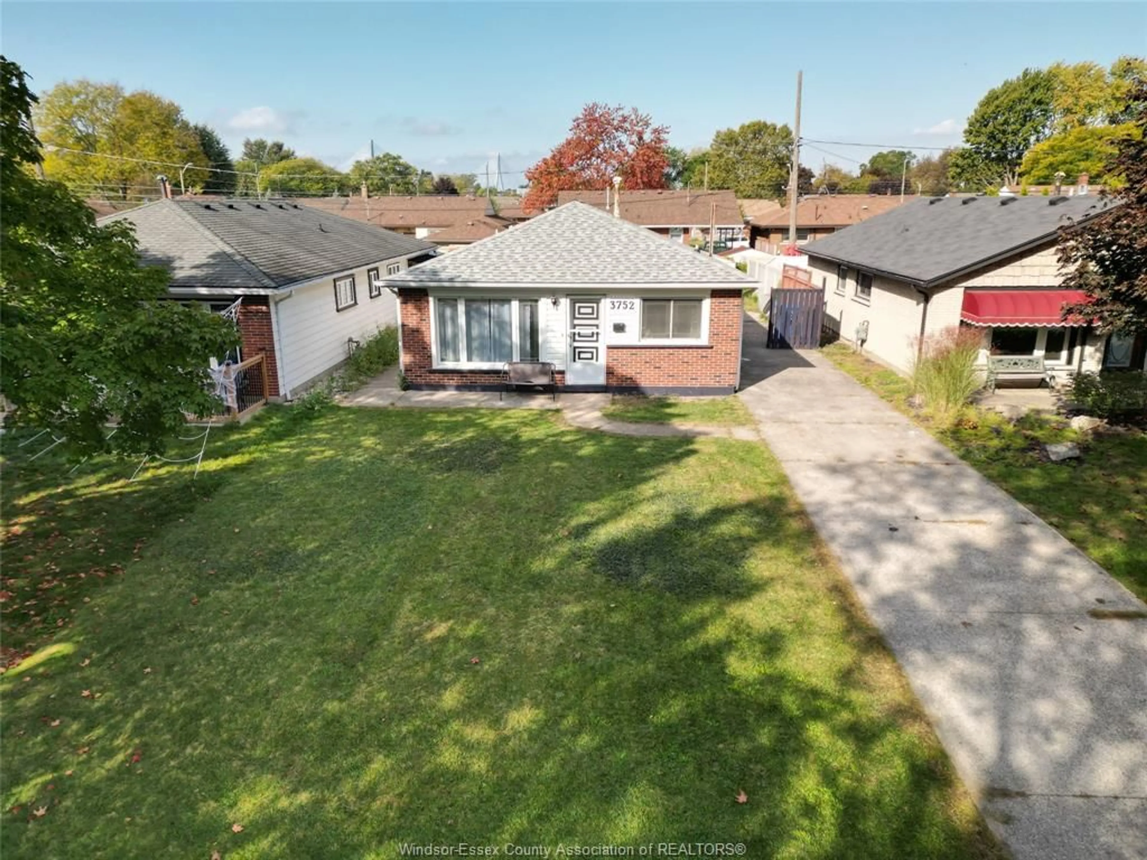 A pic from outside/outdoor area/front of a property/back of a property/a pic from drone, street for 3752 BLACKBURN Court, Windsor Ontario N9C 2E7