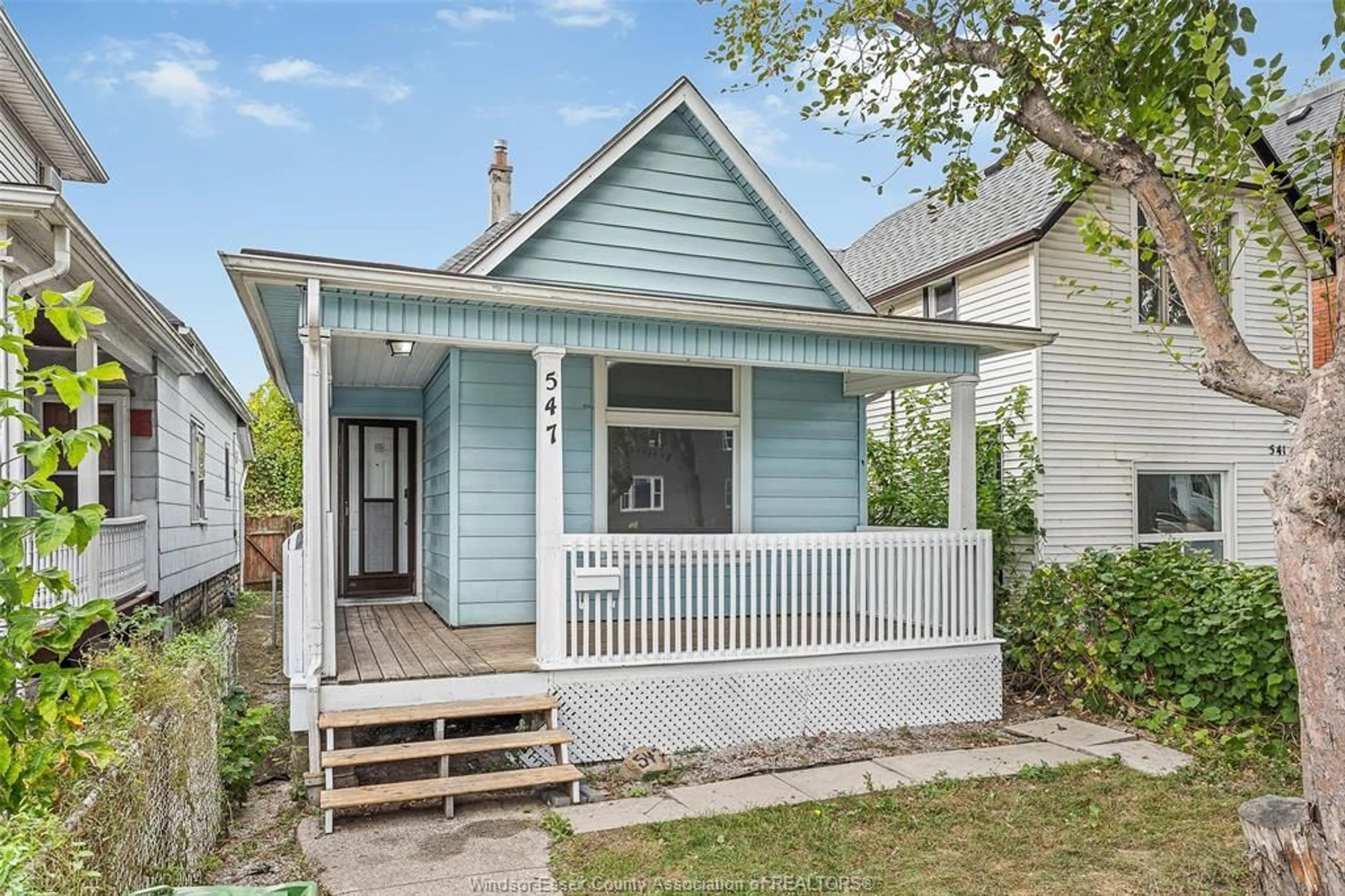 Home with vinyl exterior material, street for 547 CARON, Windsor Ontario N9A 5B5