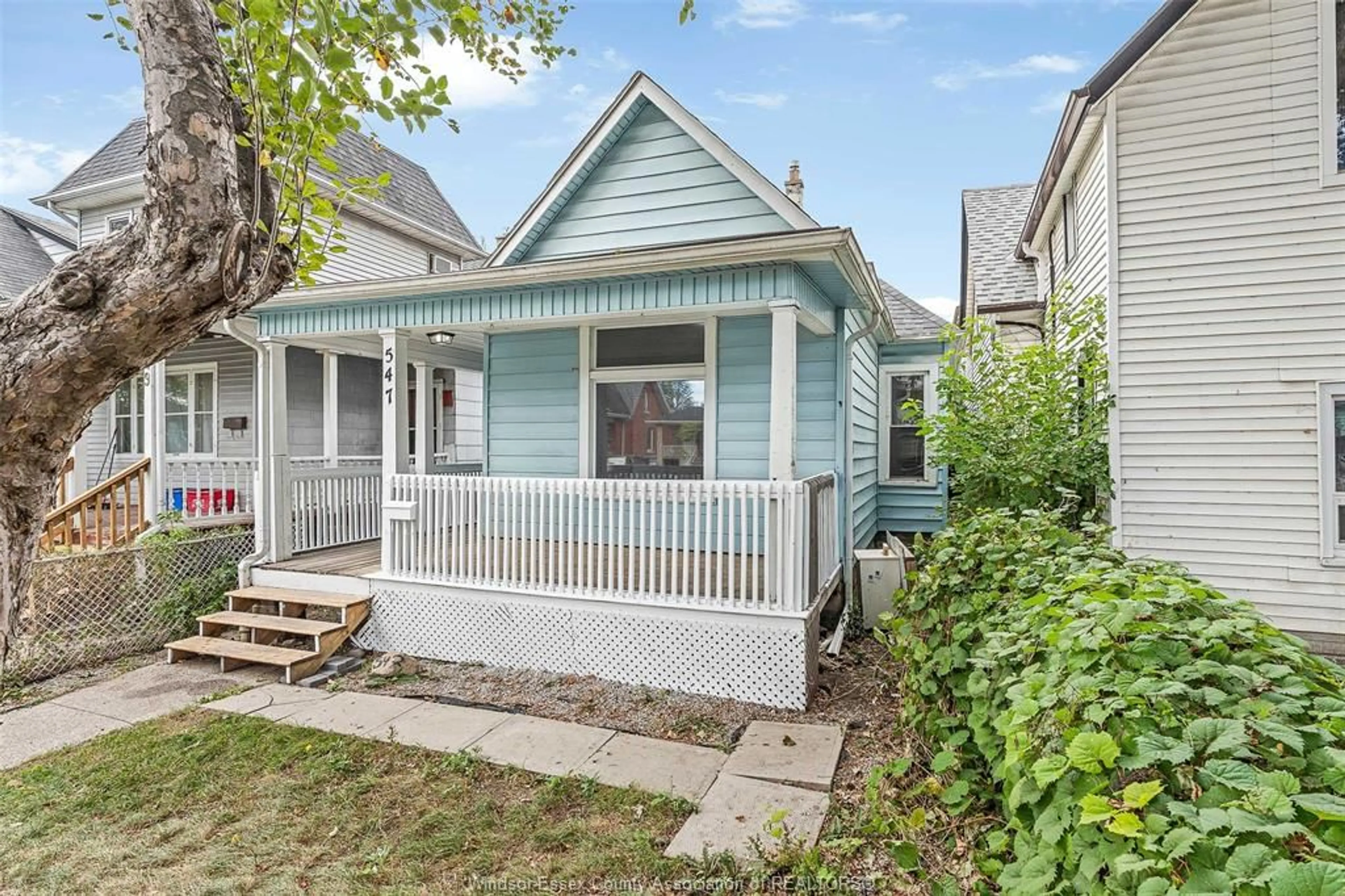 Home with vinyl exterior material, street for 547 CARON, Windsor Ontario N9A 5B5