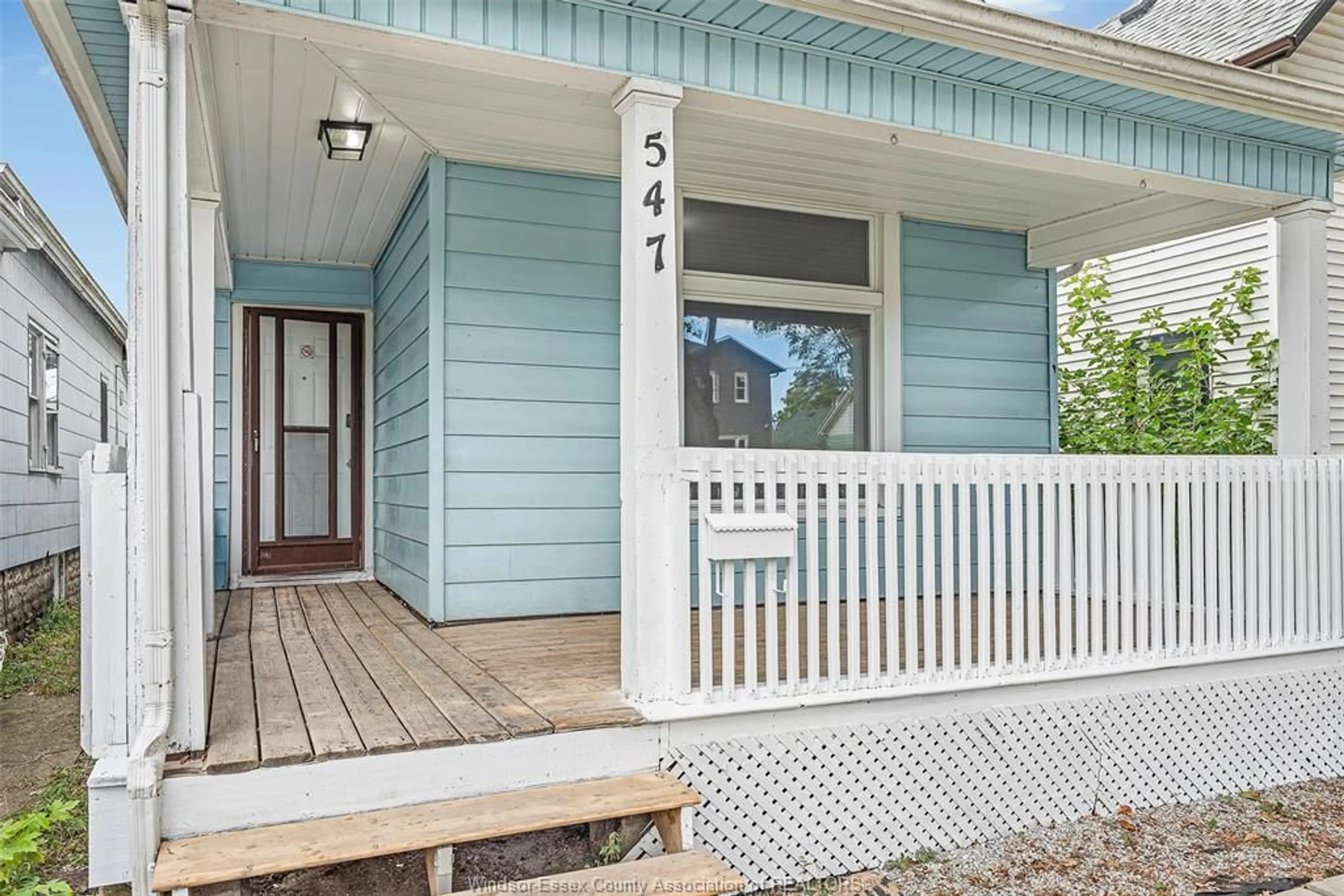 Home with vinyl exterior material, street for 547 CARON, Windsor Ontario N9A 5B5