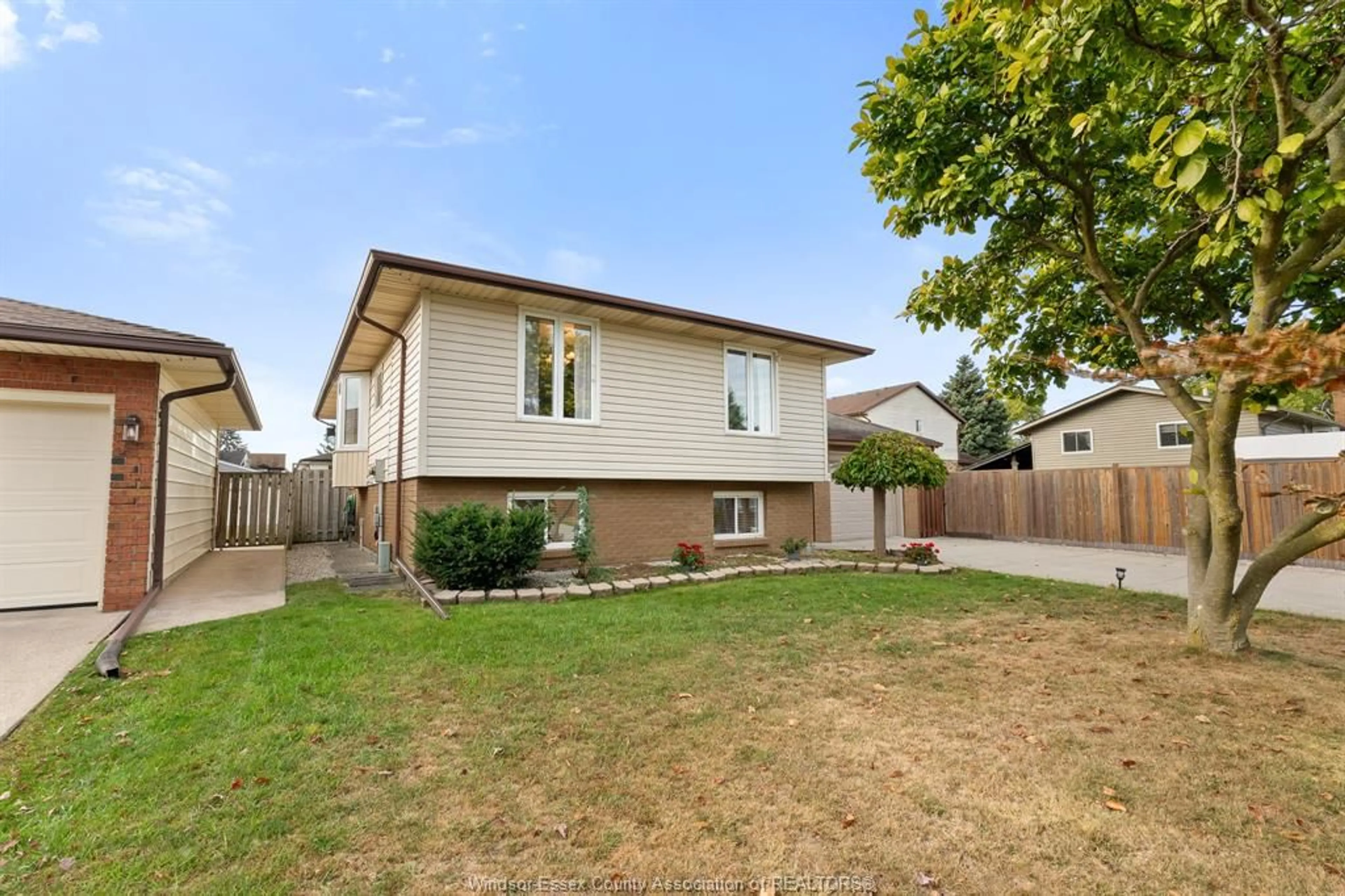 Unknown for 12049 ORCHARD Dr, Tecumseh Ontario N8N 4A1