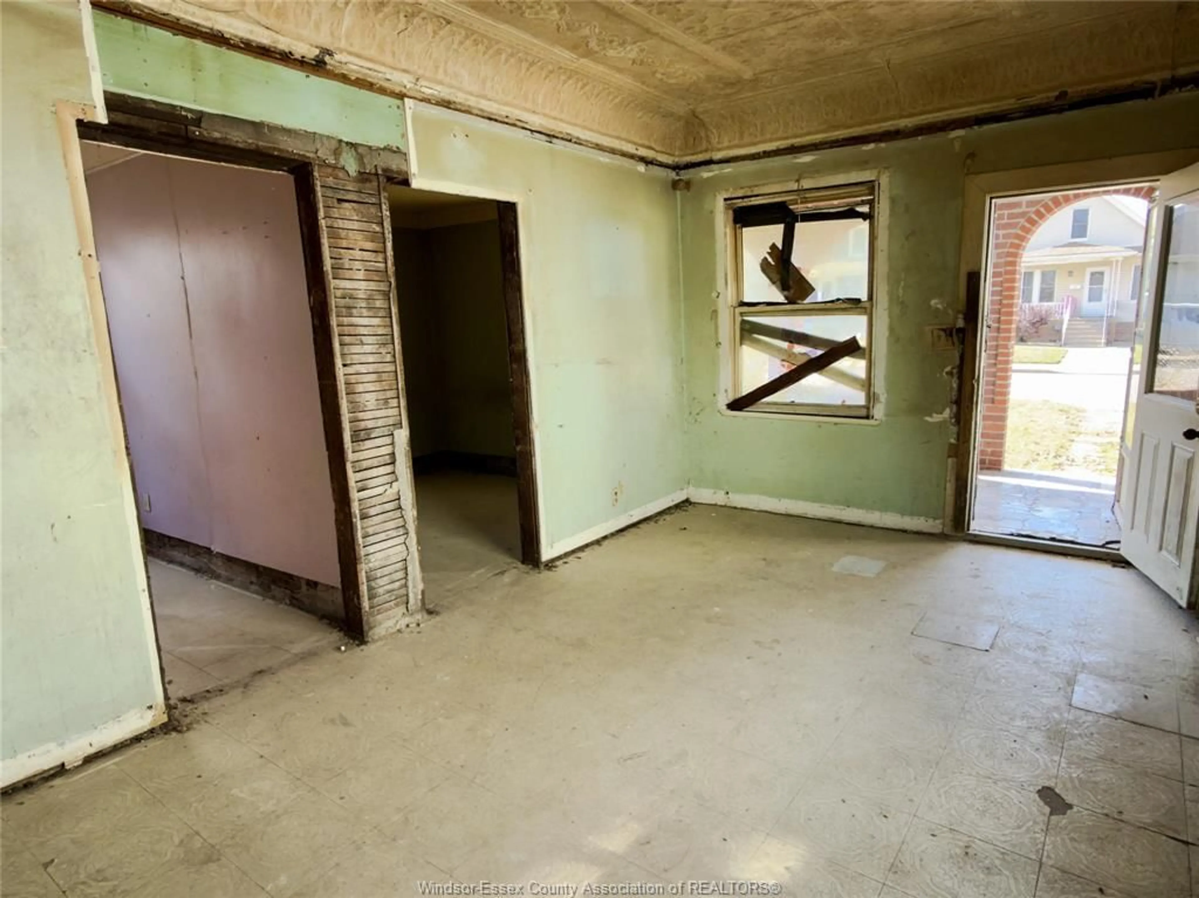 A pic of a room for 1046 LILLIAN, Windsor Ontario N9A 1V7