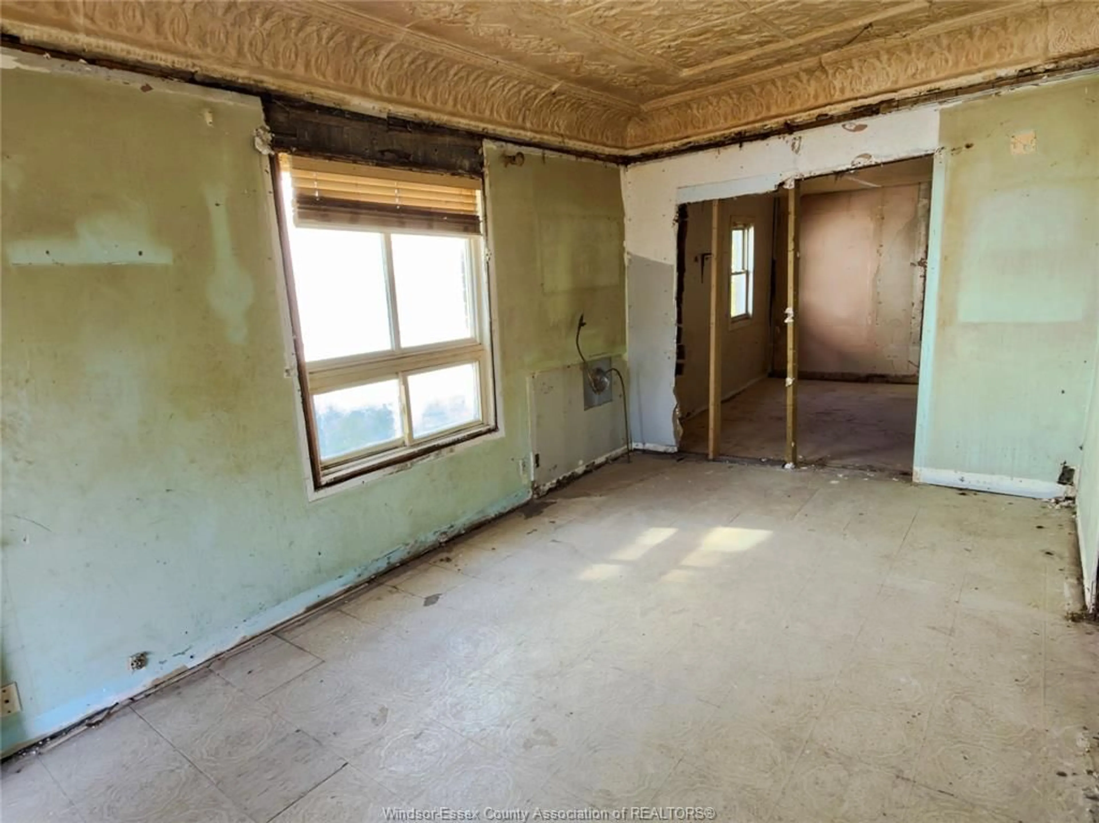 A pic of a room for 1046 LILLIAN, Windsor Ontario N9A 1V7