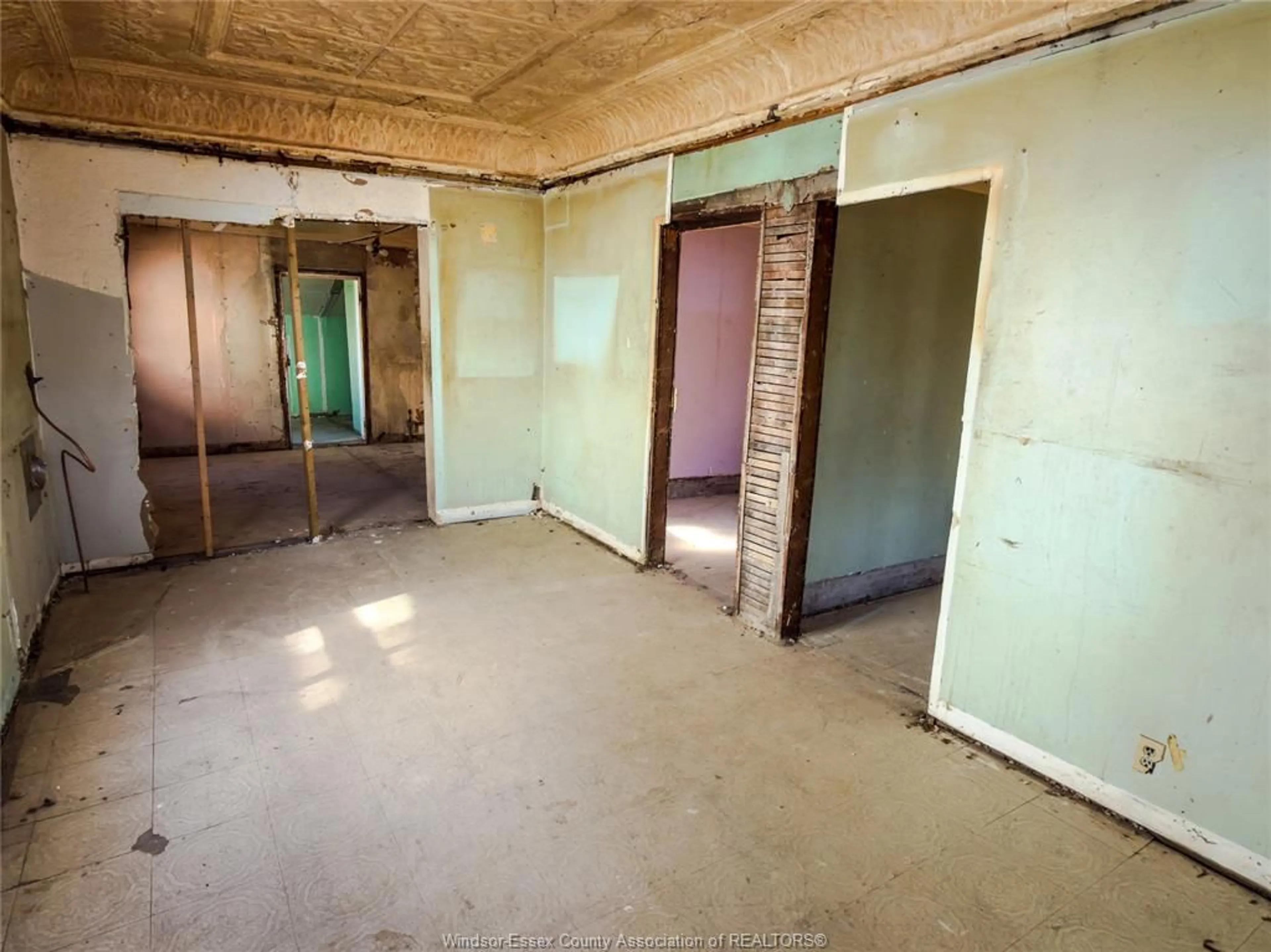 A pic of a room for 1046 LILLIAN, Windsor Ontario N9A 1V7
