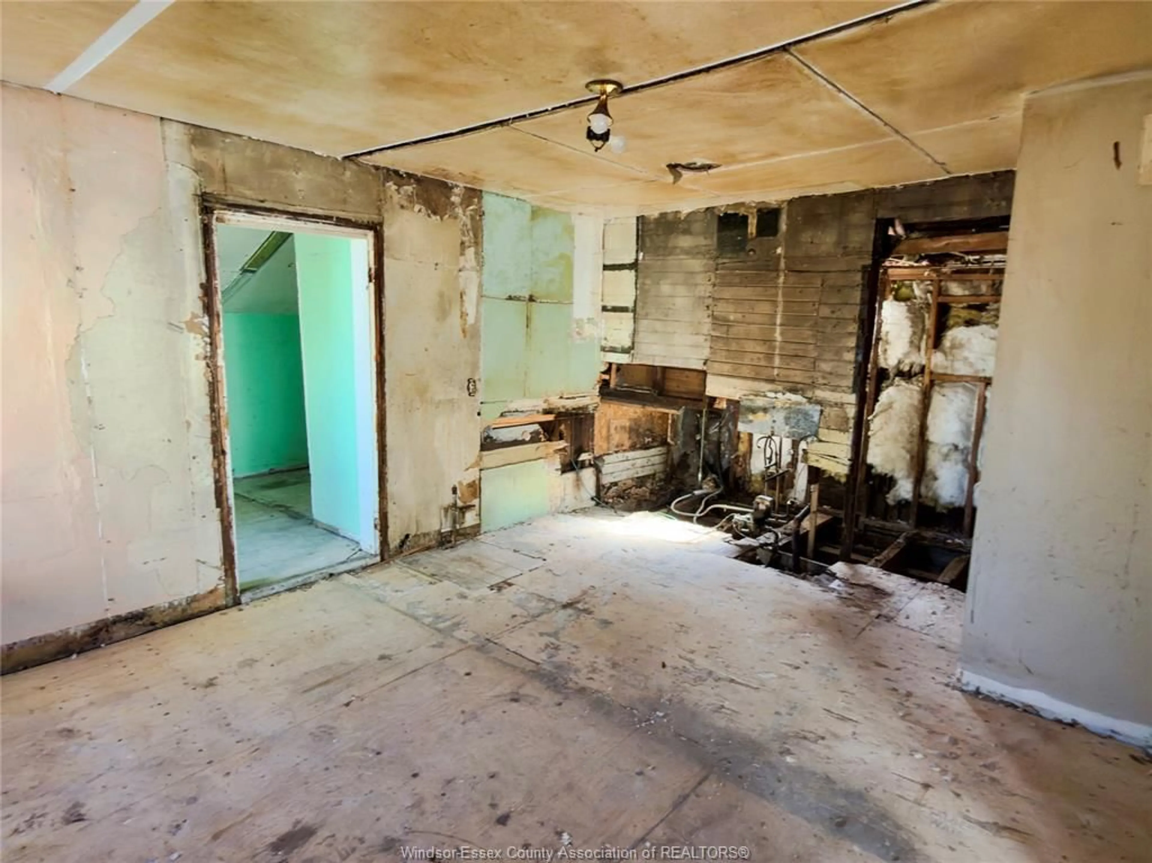 A pic of a room for 1046 LILLIAN, Windsor Ontario N9A 1V7