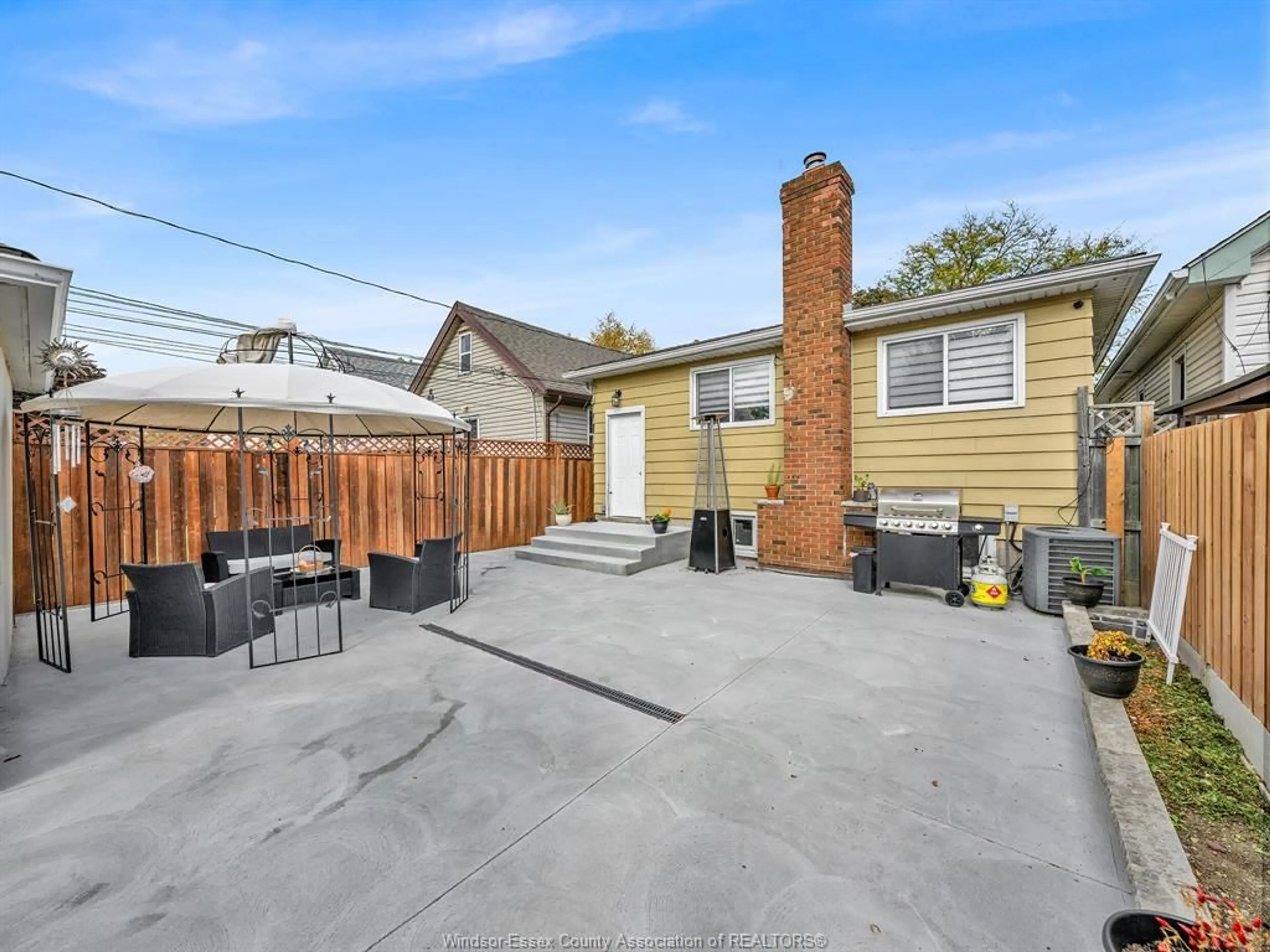 Unknown for 1649 Hall ..., Windsor Ontario N9X 4S2
