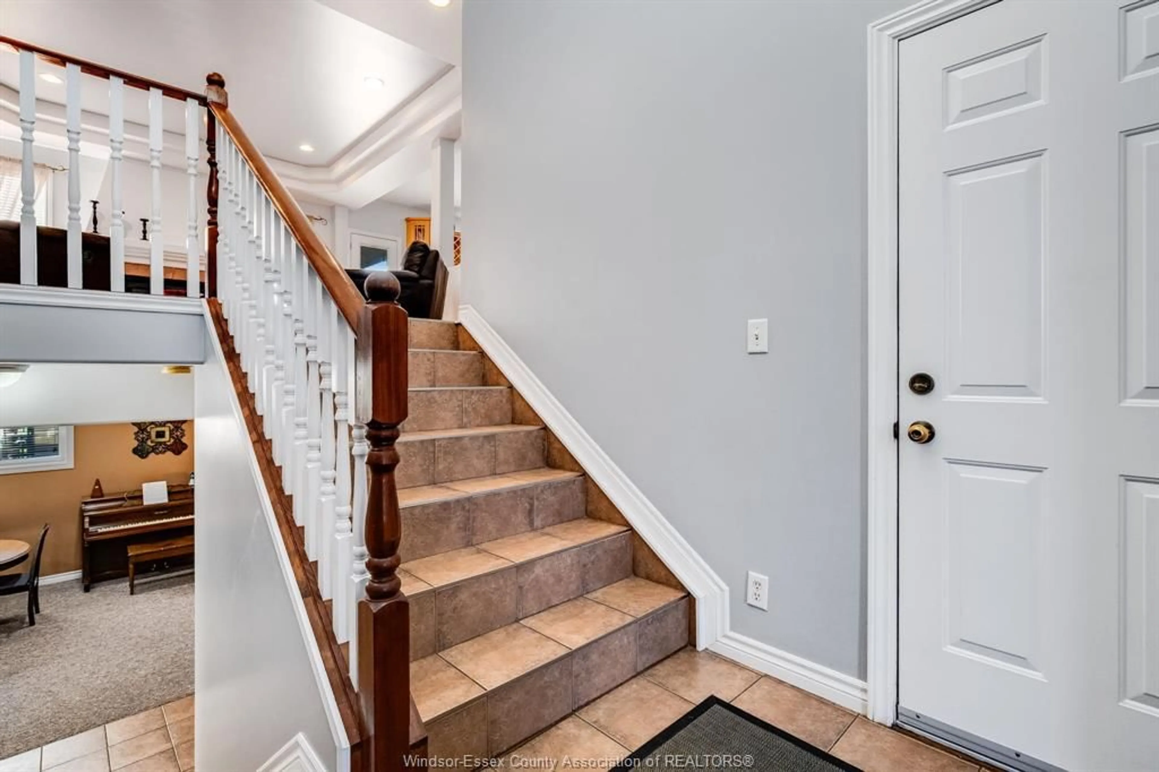 Unknown for 92 Joanne Crt, Leamington Ontario N8H 5H5