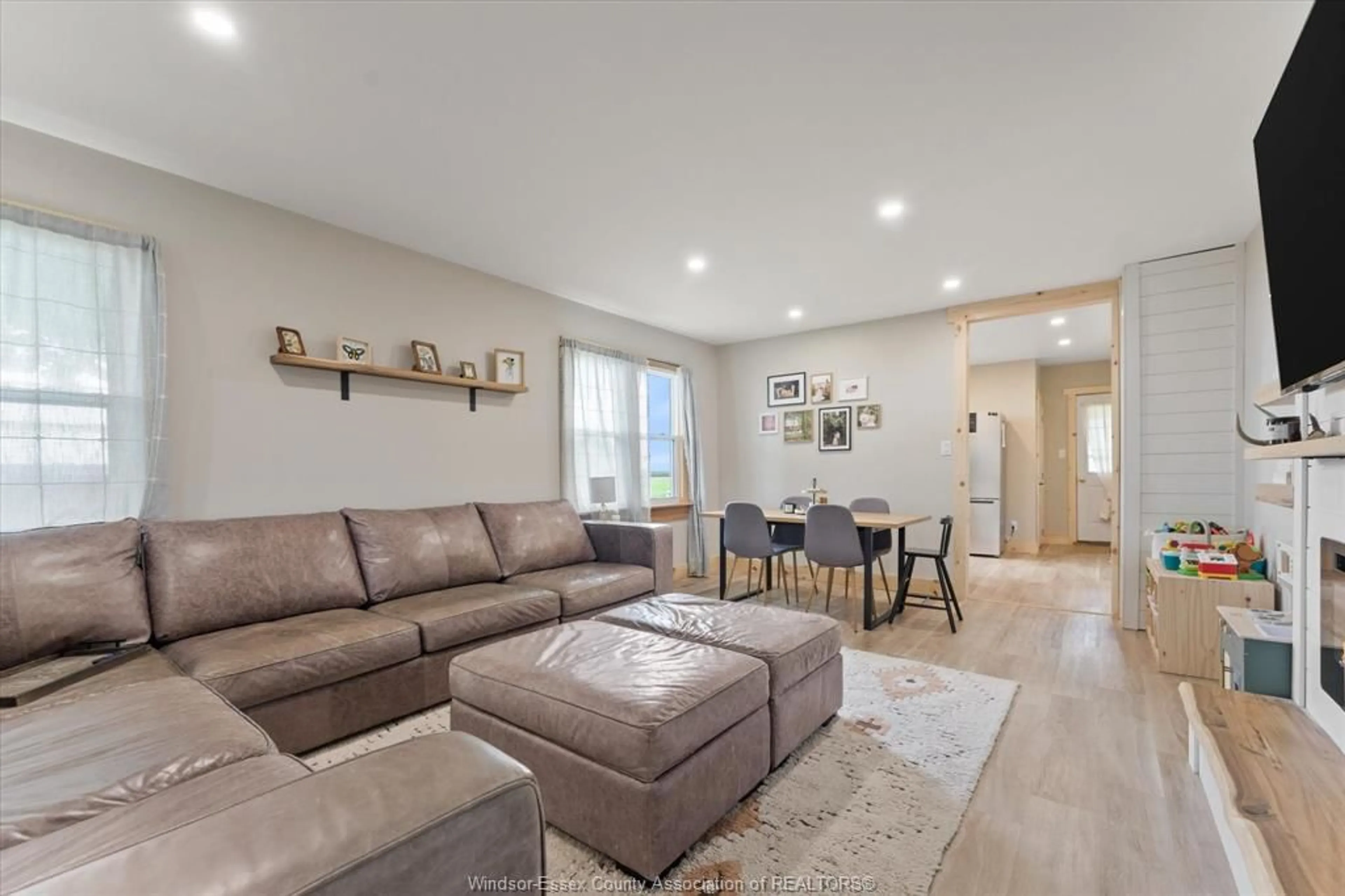 Living room with furniture, unknown for 1722 Mersea Rd D, Leamington Ontario N8H 3V4