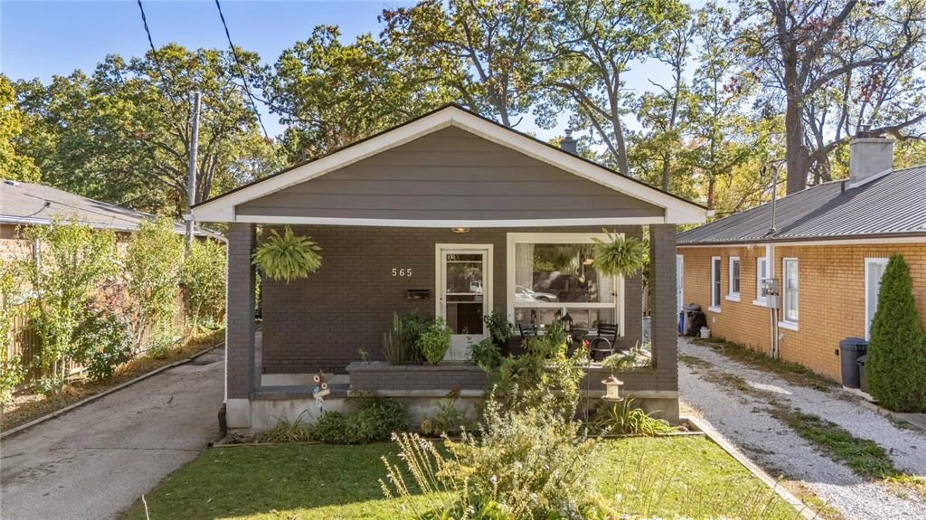 Home with vinyl exterior material, street for 565 ERROL Rd, Sarnia Ontario N7V 2B9