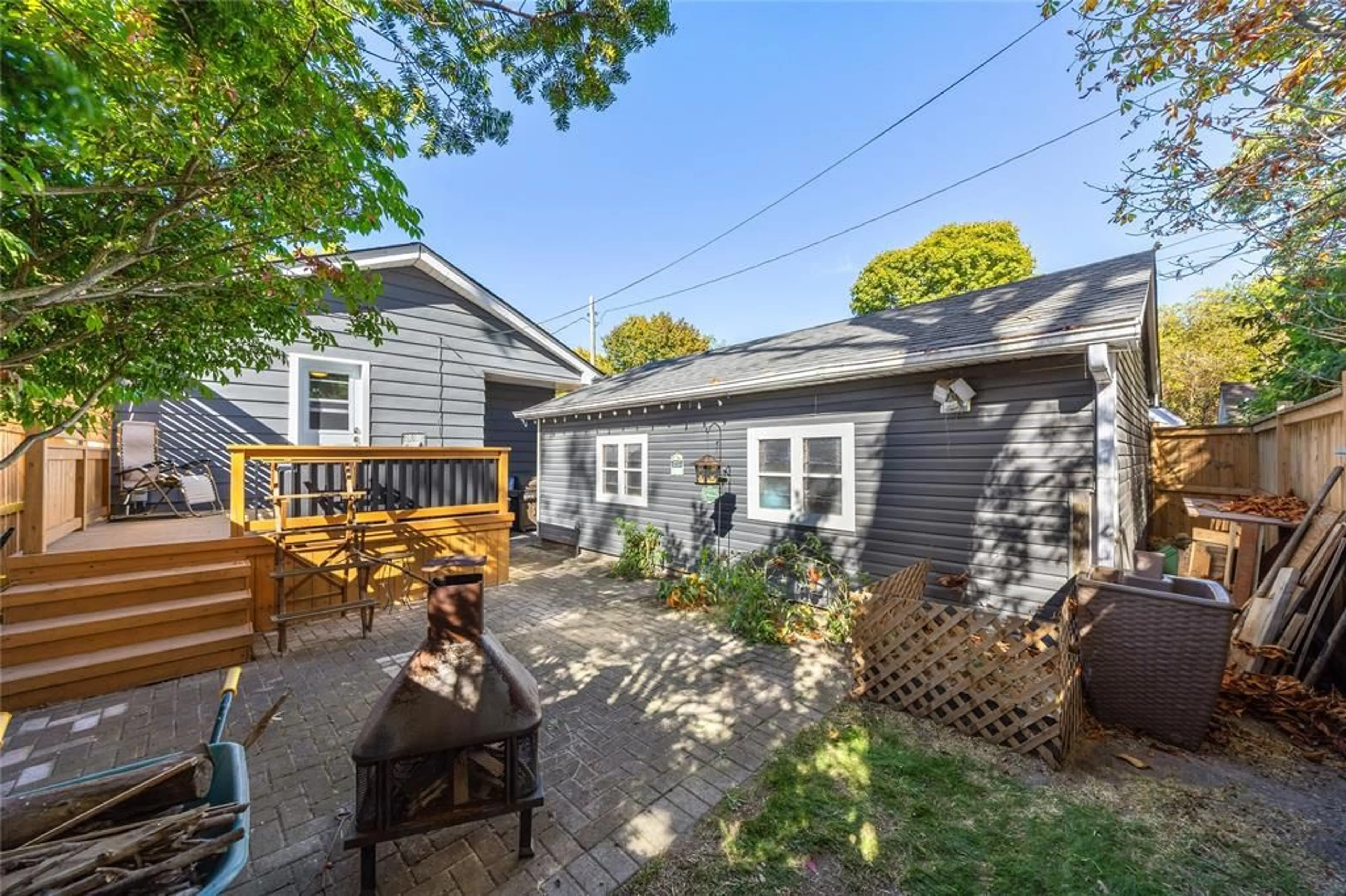 Patio, street for 565 ERROL Rd, Sarnia Ontario N7V 2B9