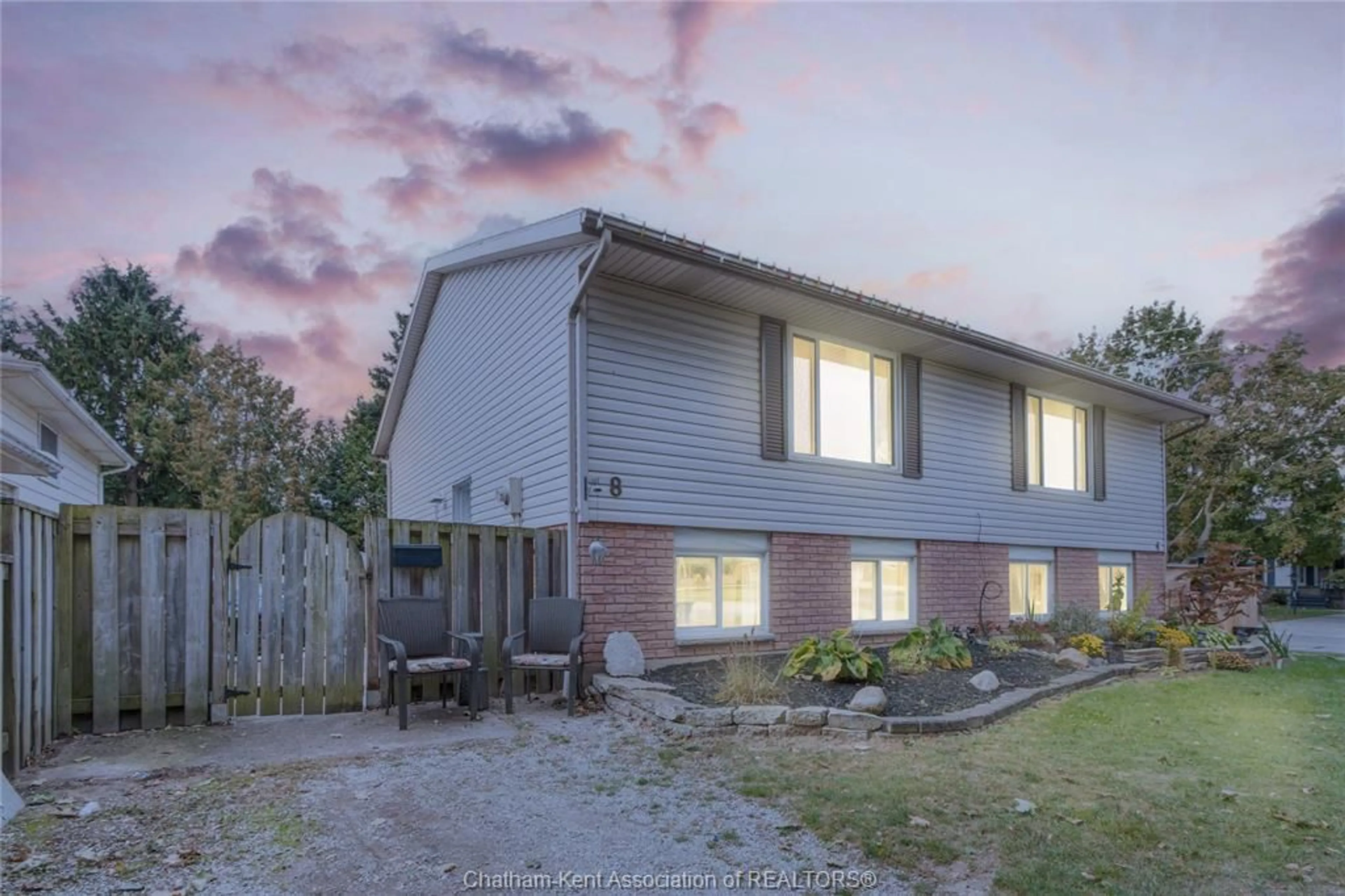 A pic from outside/outdoor area/front of a property/back of a property/a pic from drone, building for 8 TIMOTHY Cres, Chatham Ontario N7L 4Z1