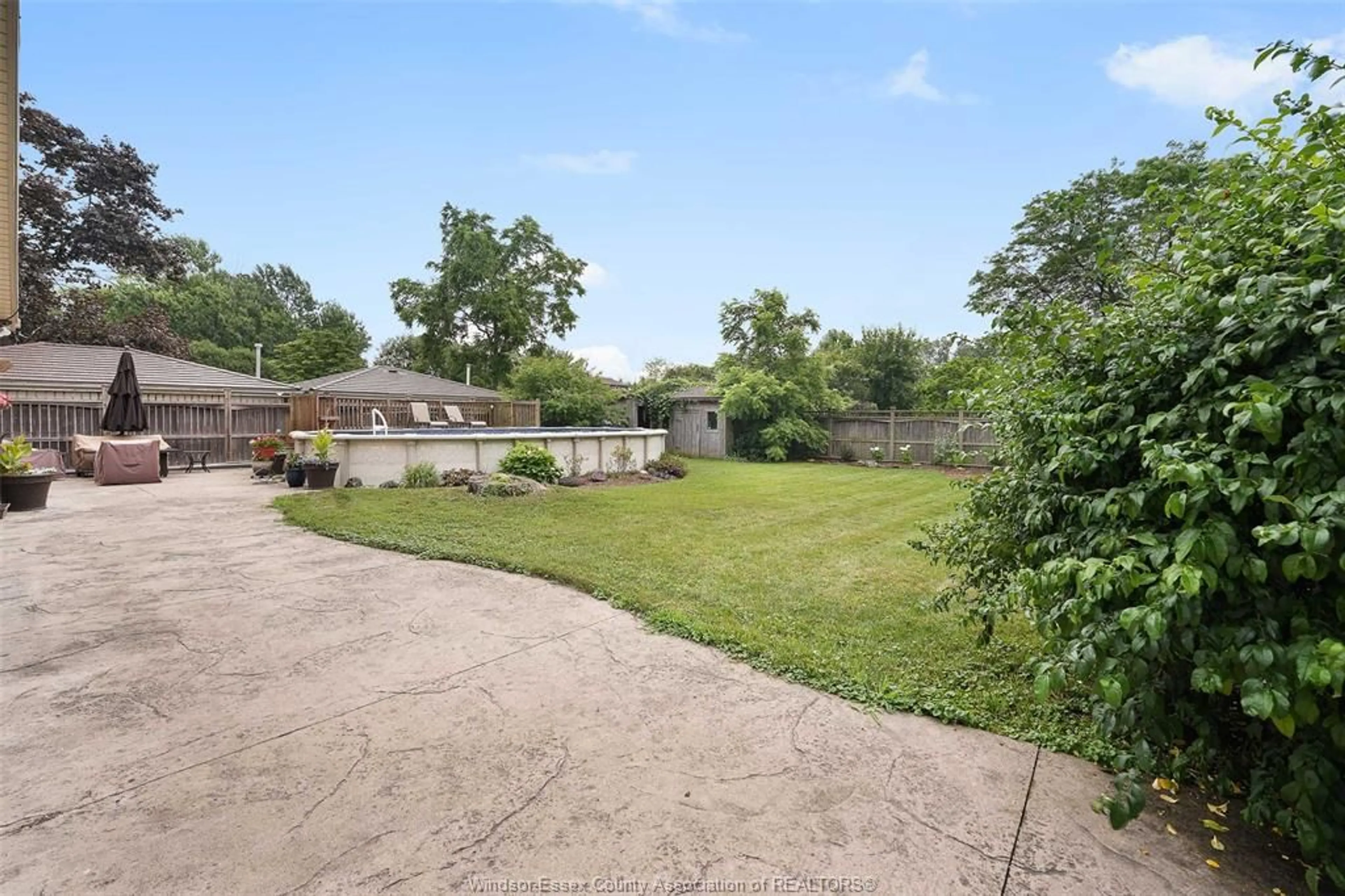 A pic from outside/outdoor area/front of a property/back of a property/a pic from drone, unknown for 1935 CANARD Dr, LaSalle Ontario N9J 2S7
