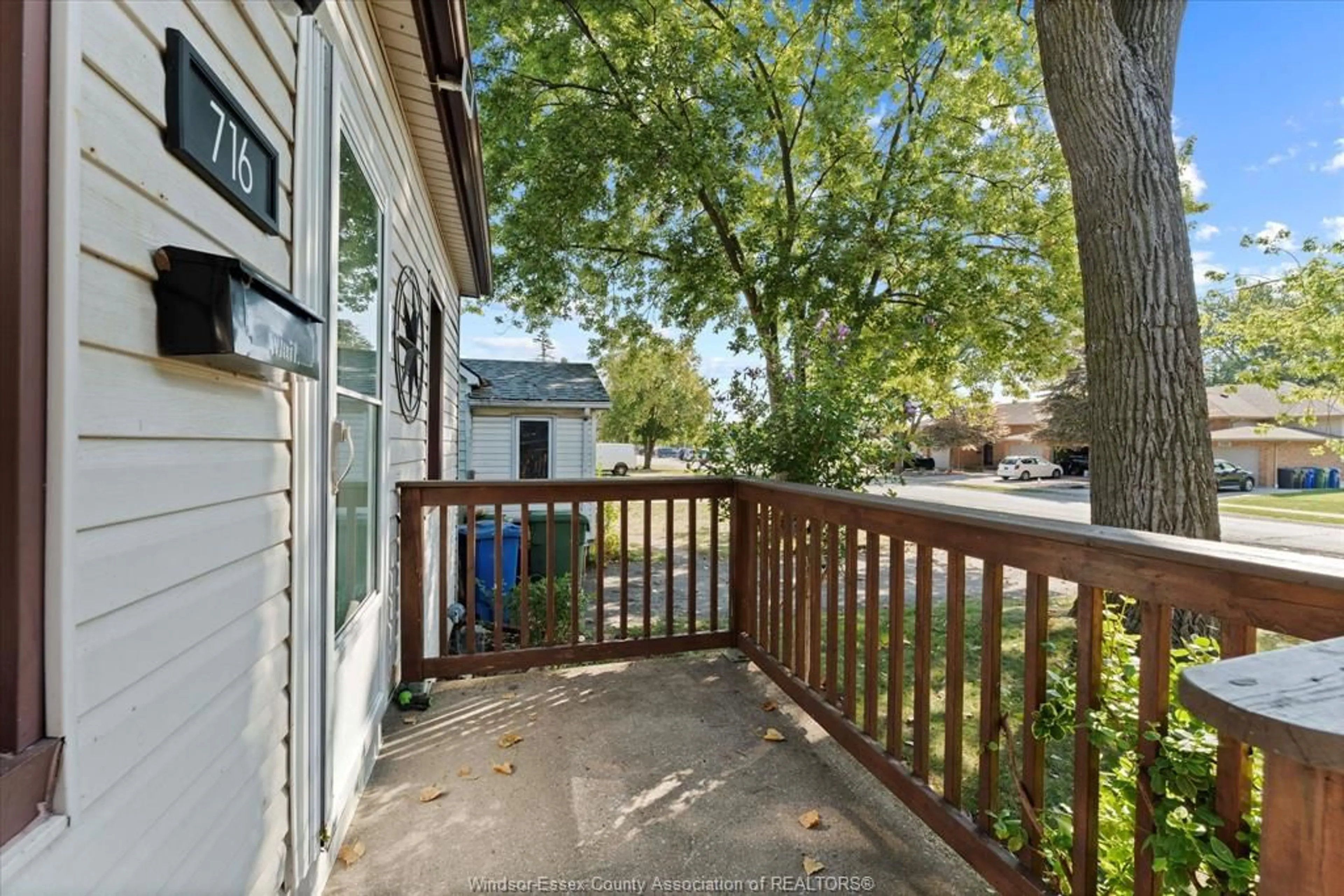 Patio, unknown for 716 CAPITOL St, Windsor Ontario N8X 3G2