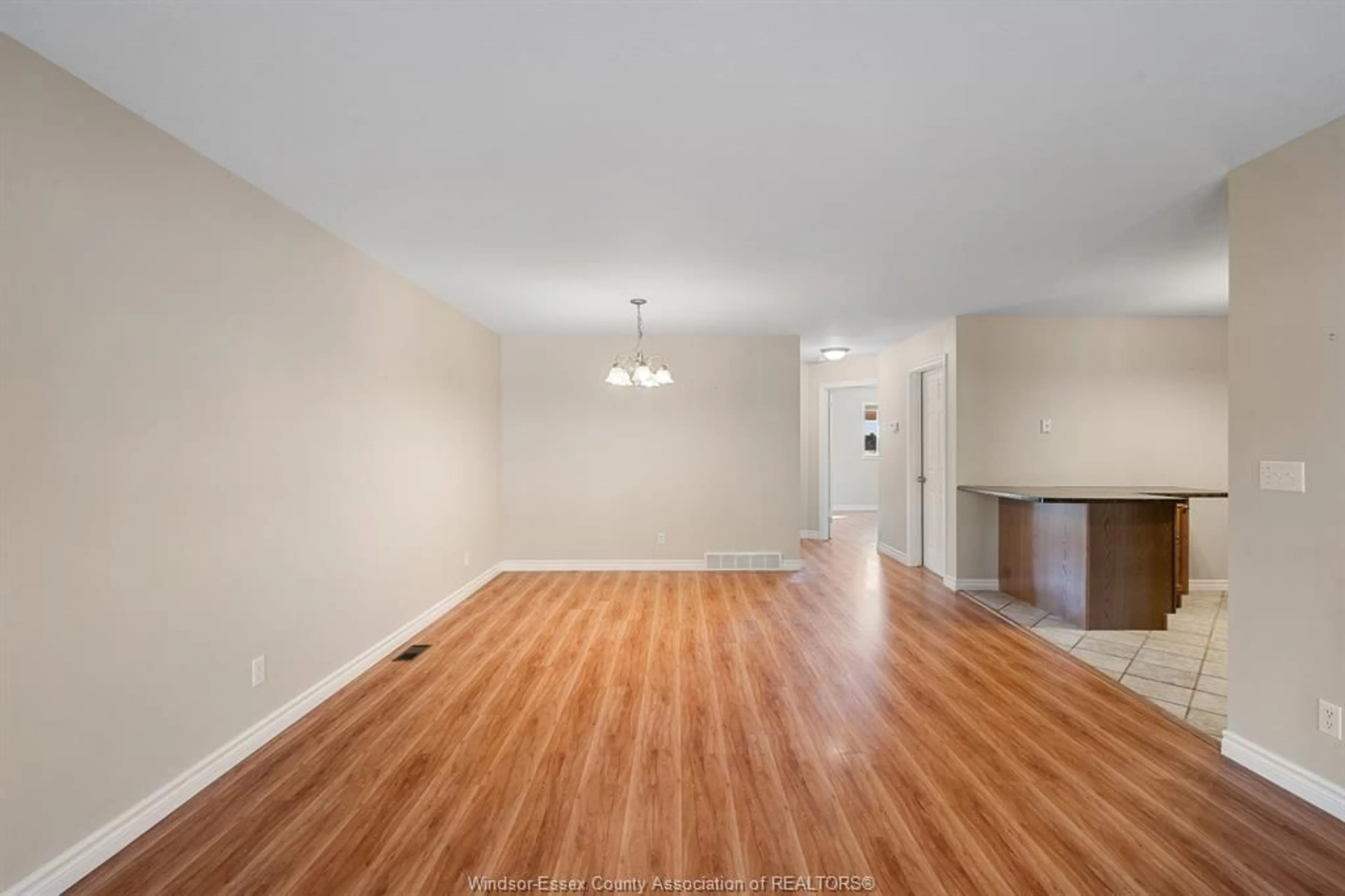 A pic of a room for 146 Antonio Crt, Leamington Ontario N8H 5P5