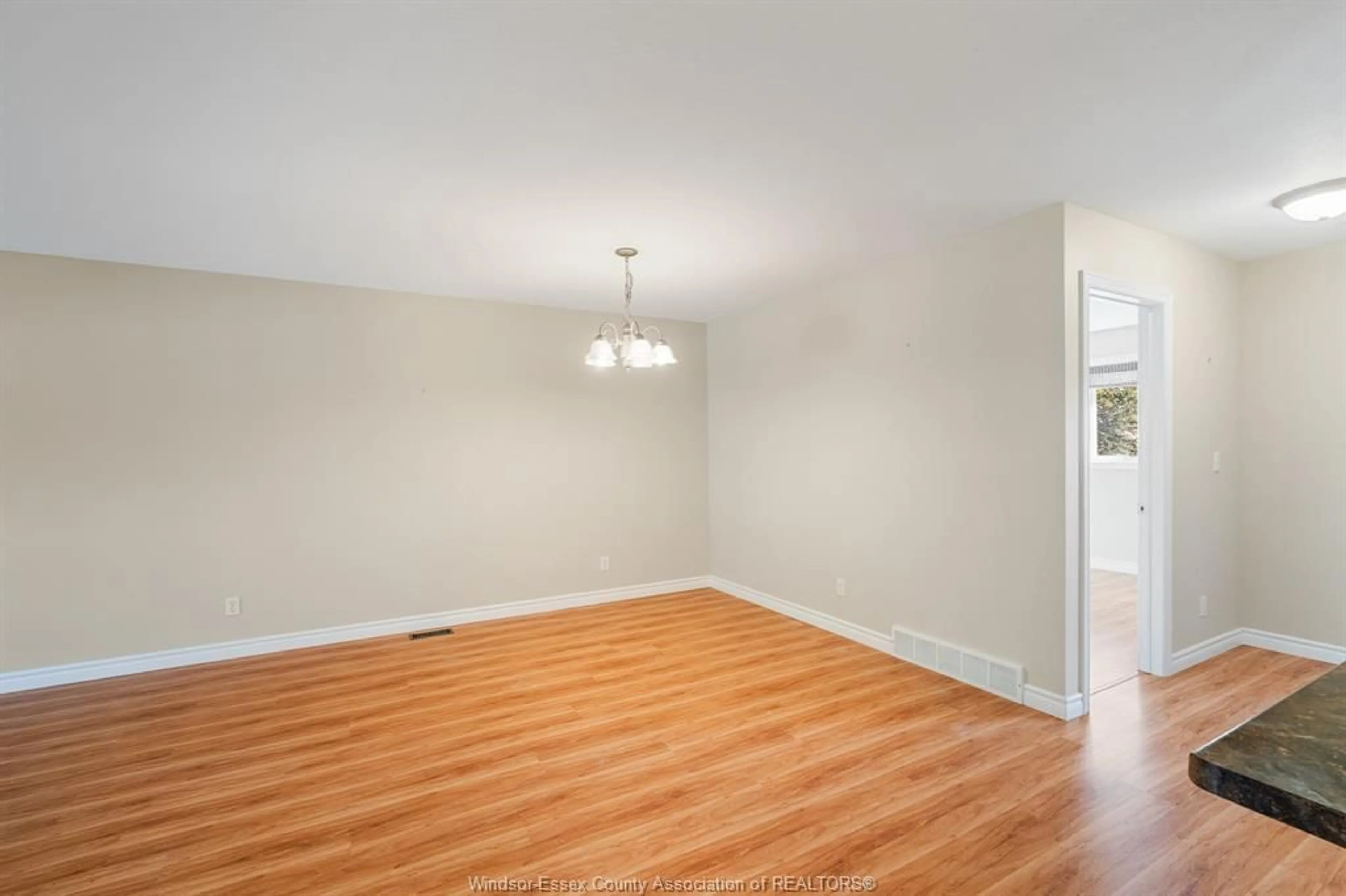 A pic of a room for 146 Antonio Crt, Leamington Ontario N8H 5P5