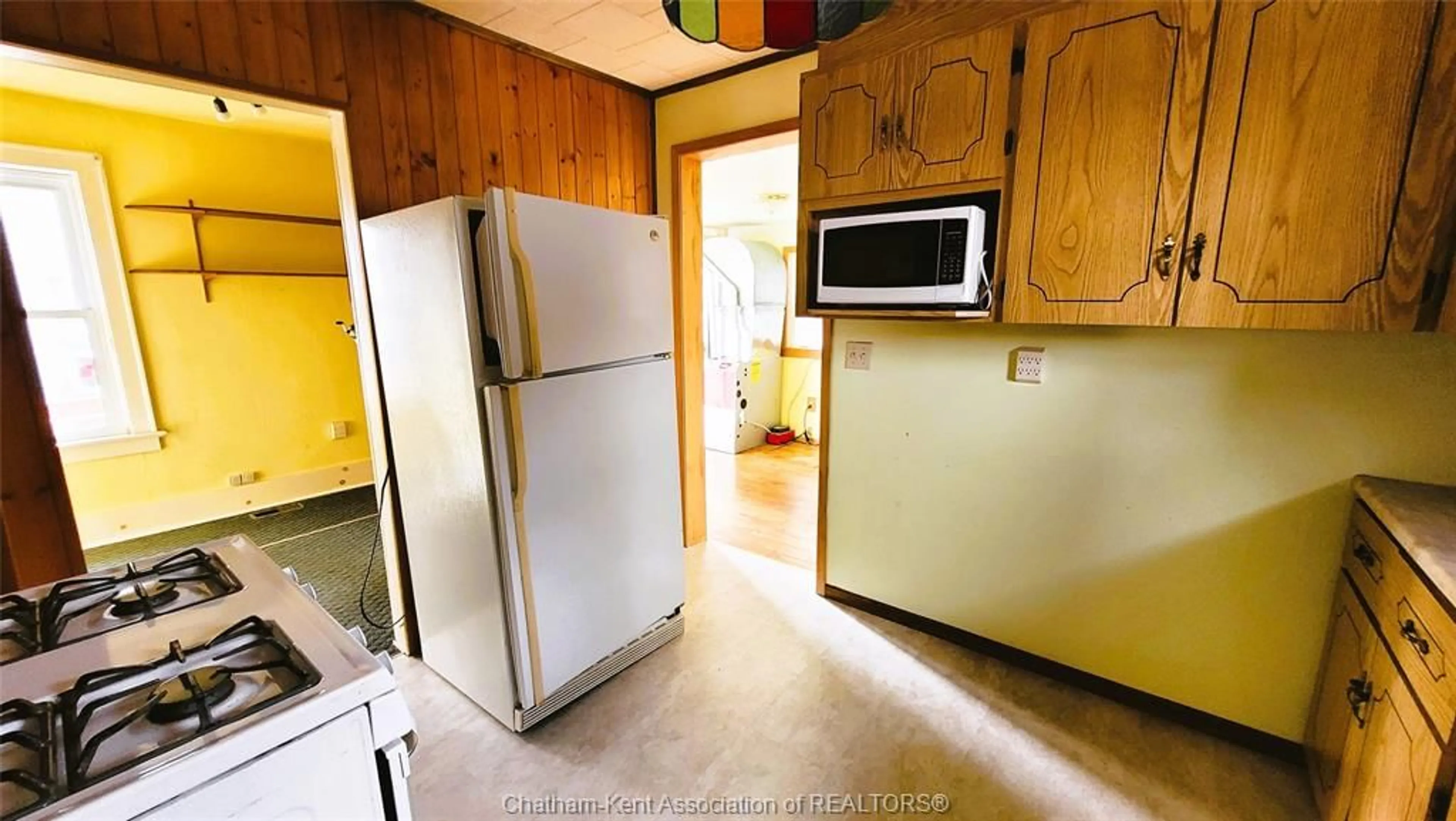 Standard kitchen, unknown for 533 Creek St, Wallaceburg Ontario N8A 4C7
