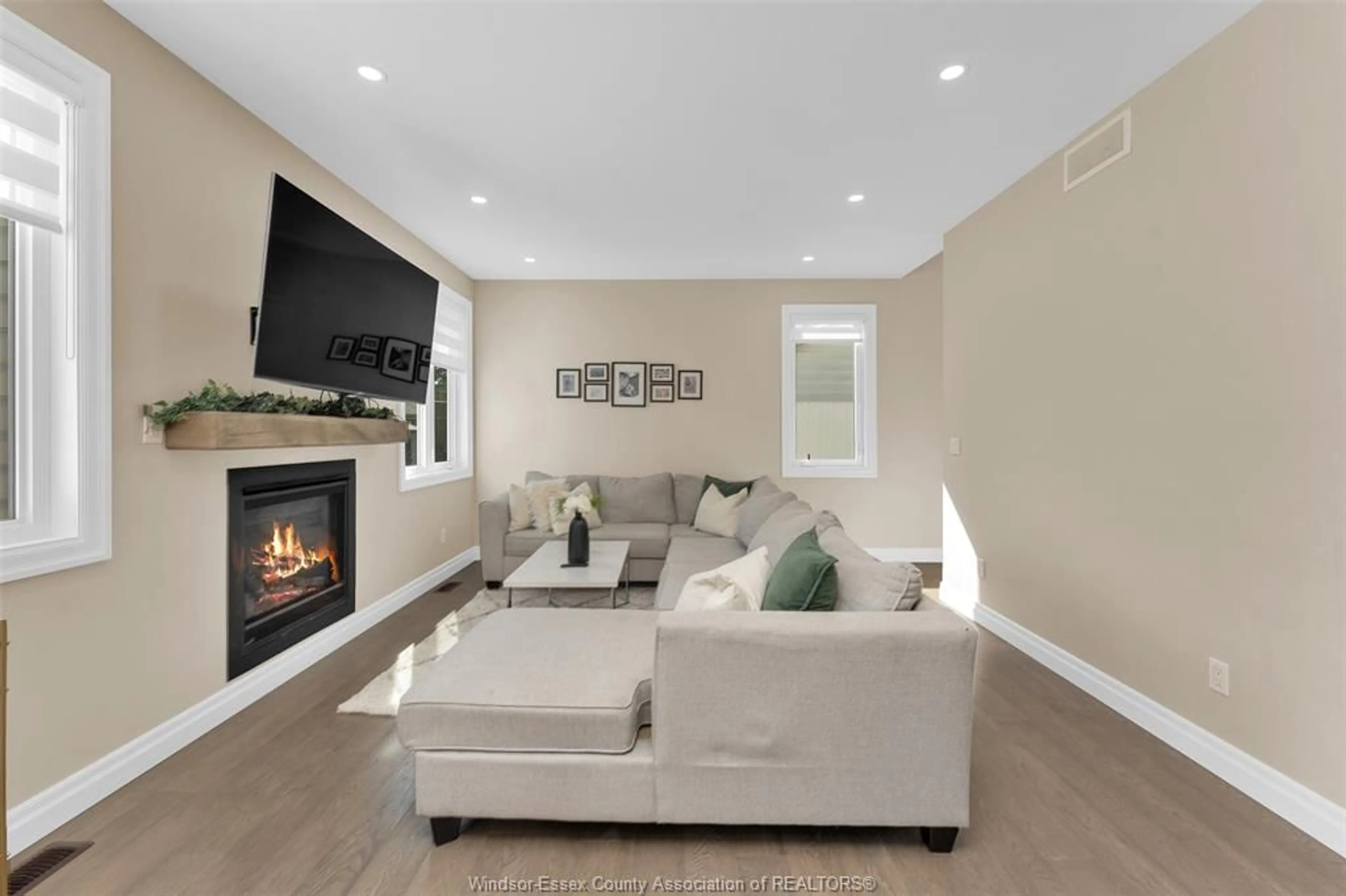Living room with furniture, unknown for 295 GEORGE St, Amherstburg Ontario N9V 2G3