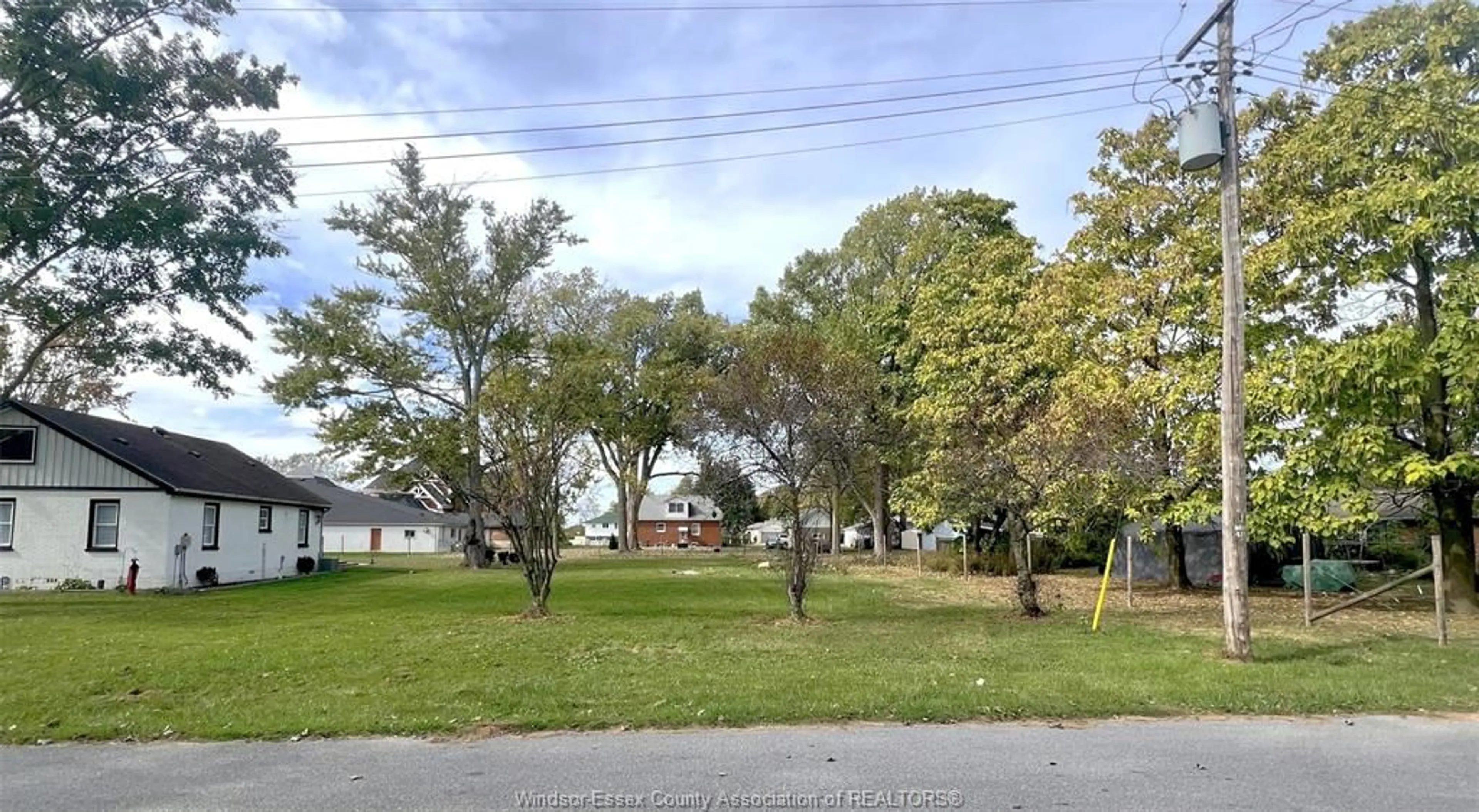 A pic from outside/outdoor area/front of a property/back of a property/a pic from drone, street for V/L Victoria St, Woodslee Ontario N0R 1V0