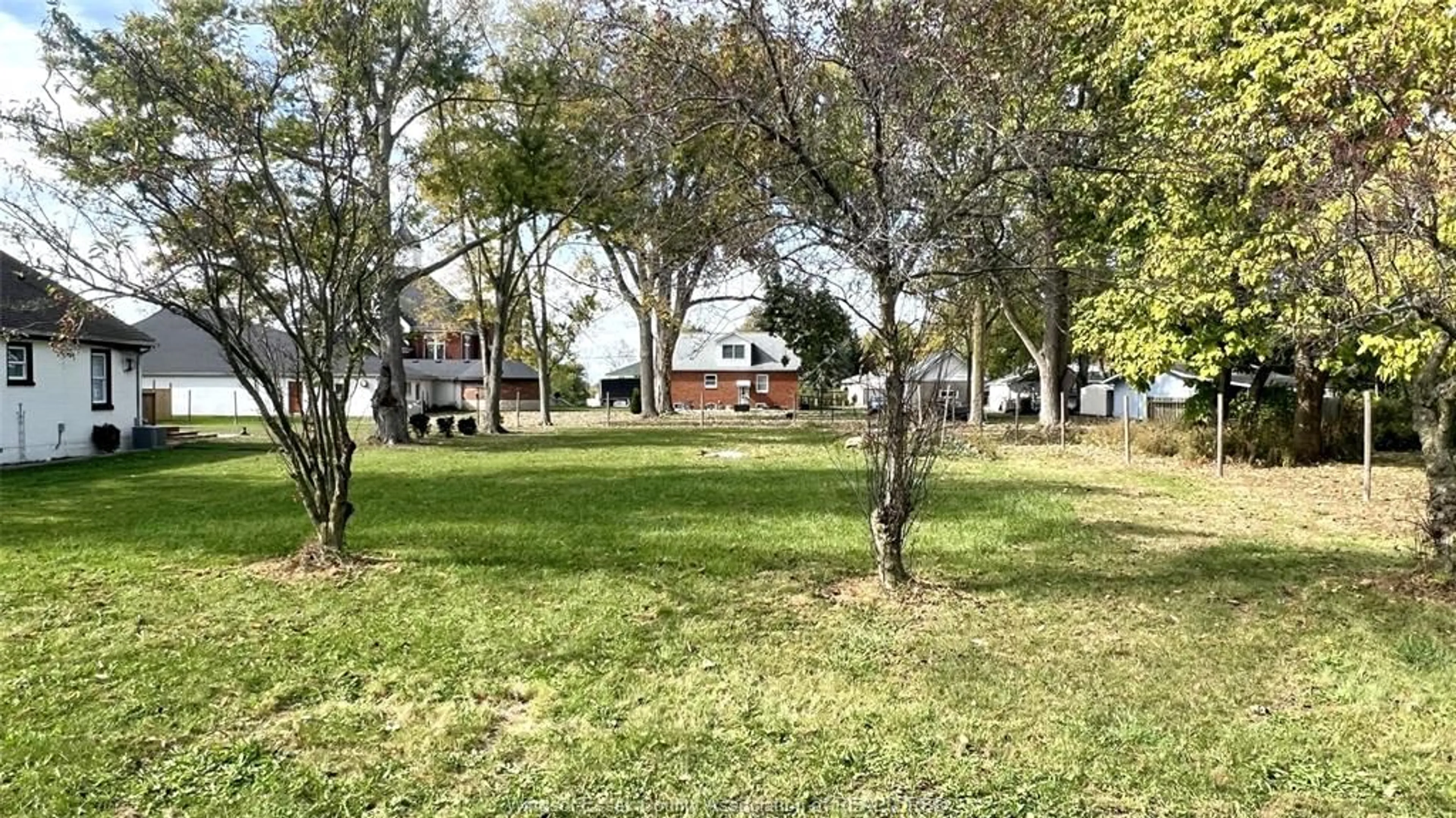 A pic from outside/outdoor area/front of a property/back of a property/a pic from drone, street for V/L Victoria St, Woodslee Ontario N0R 1V0