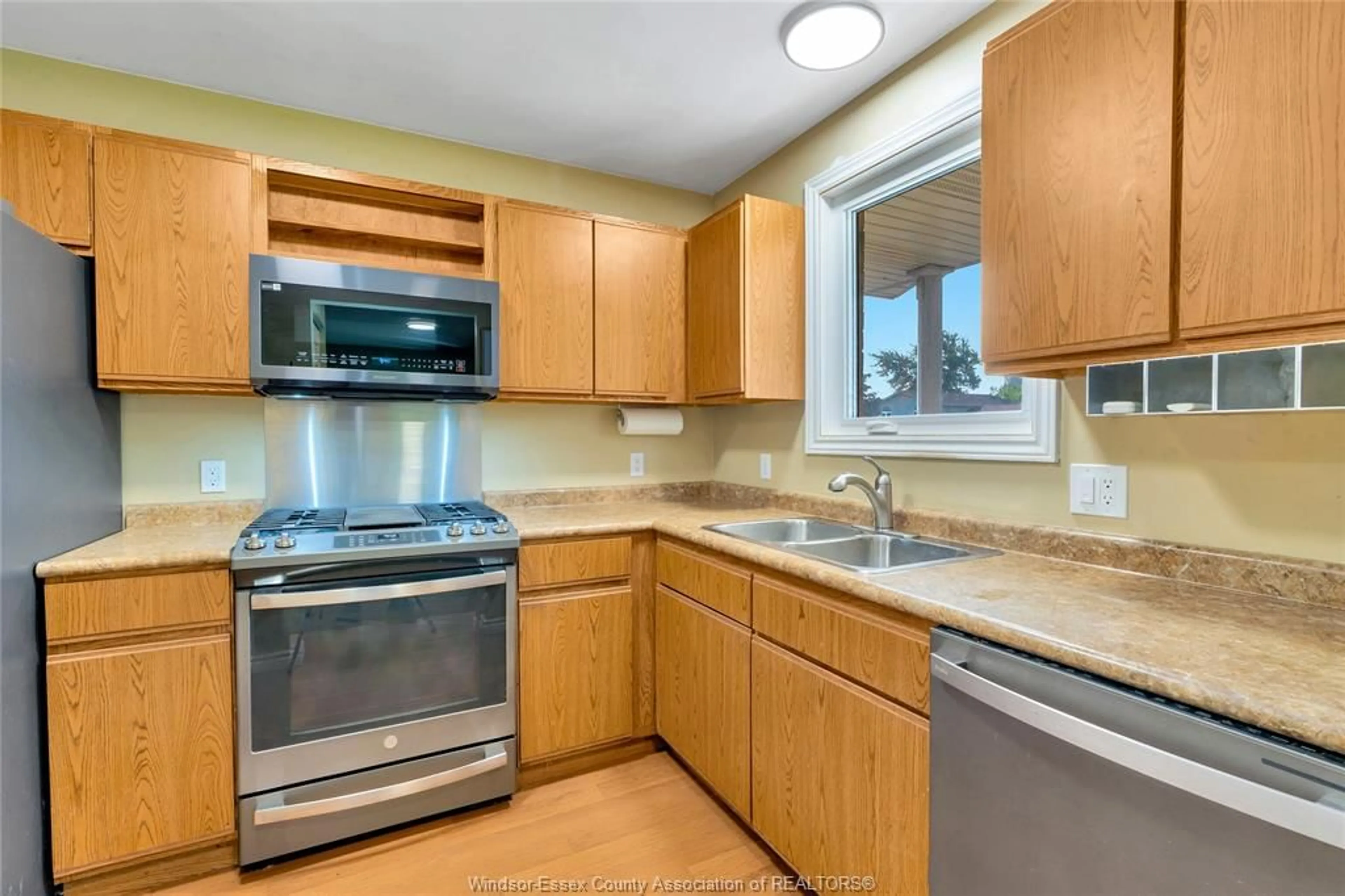 Standard kitchen, unknown for 14 Azar Ave, Tilbury Ontario N0P 2L0