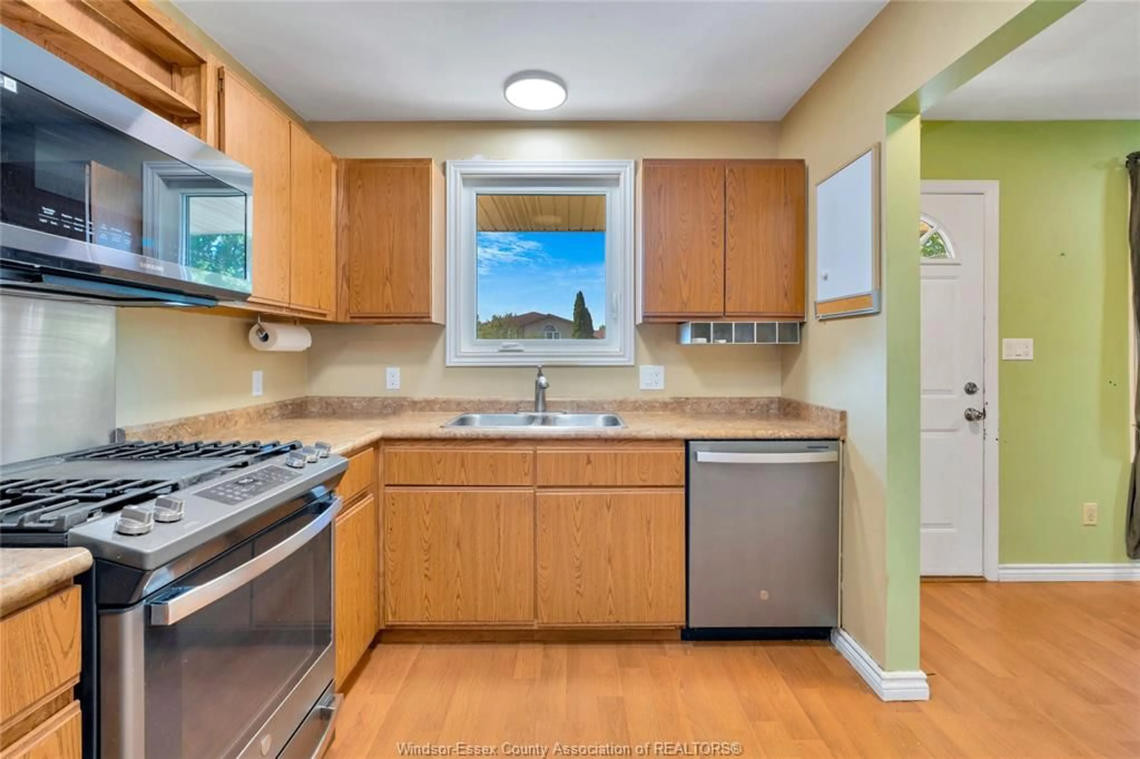 Standard kitchen, unknown for 14 Azar Ave, Tilbury Ontario N0P 2L0
