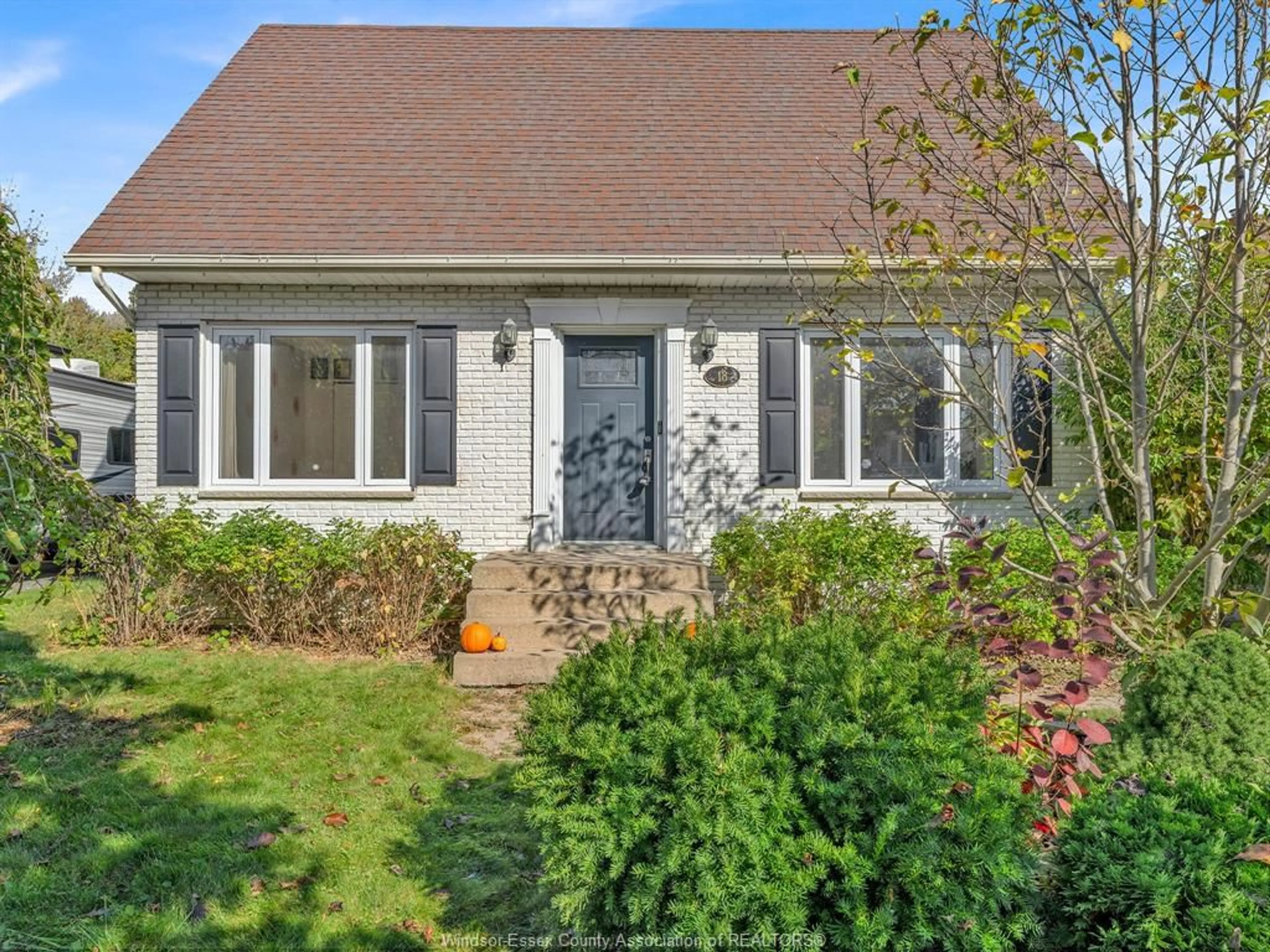 Home with vinyl exterior material, street for 18 ILLINOIS St, Amherstburg Ontario N9V 3S7