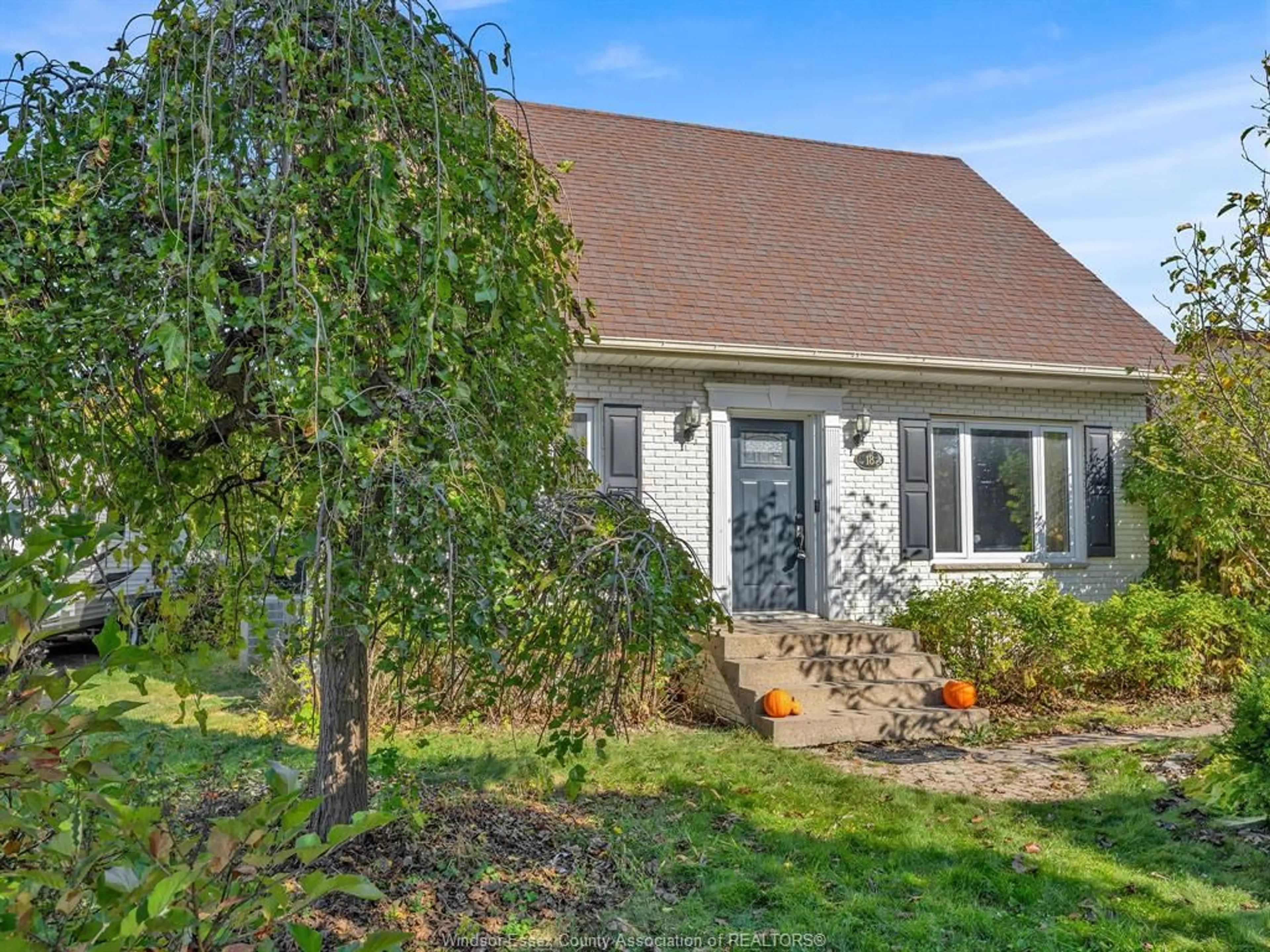 Home with vinyl exterior material, unknown for 18 ILLINOIS St, Amherstburg Ontario N9V 3S7