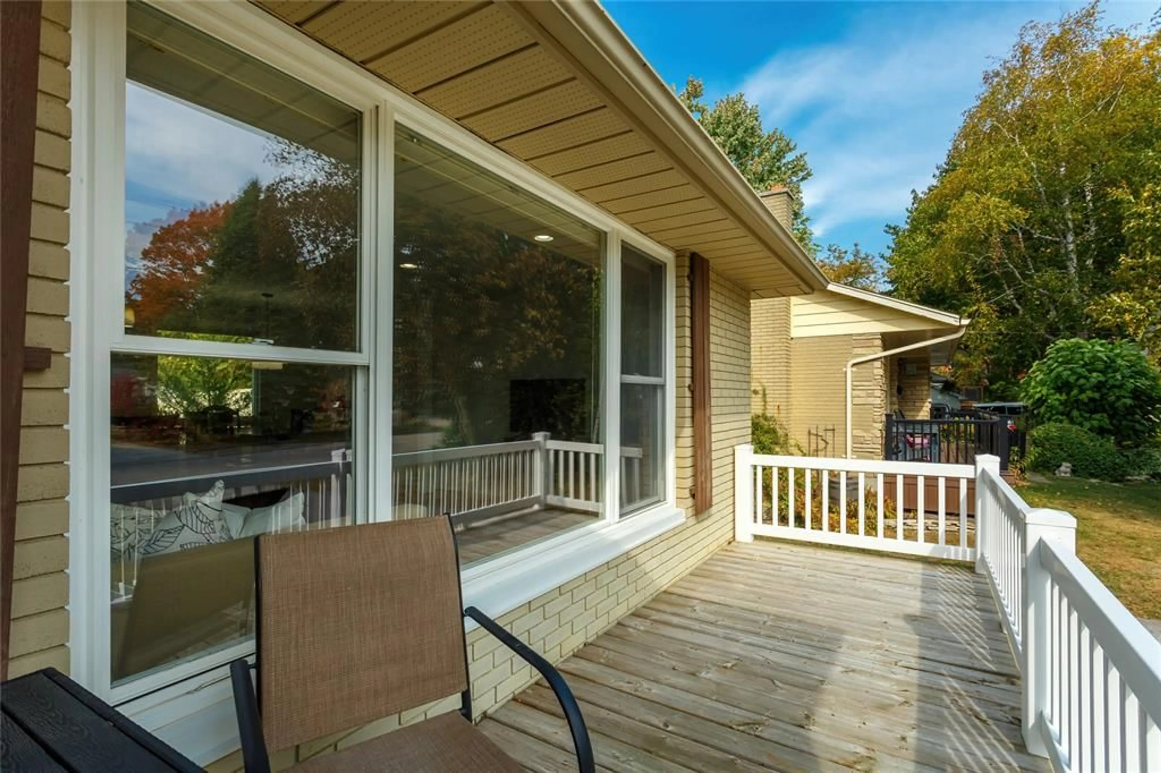 Patio, water/lake/river/ocean view for 1931 KENWICK St, Sarnia Ontario N0N 1C0