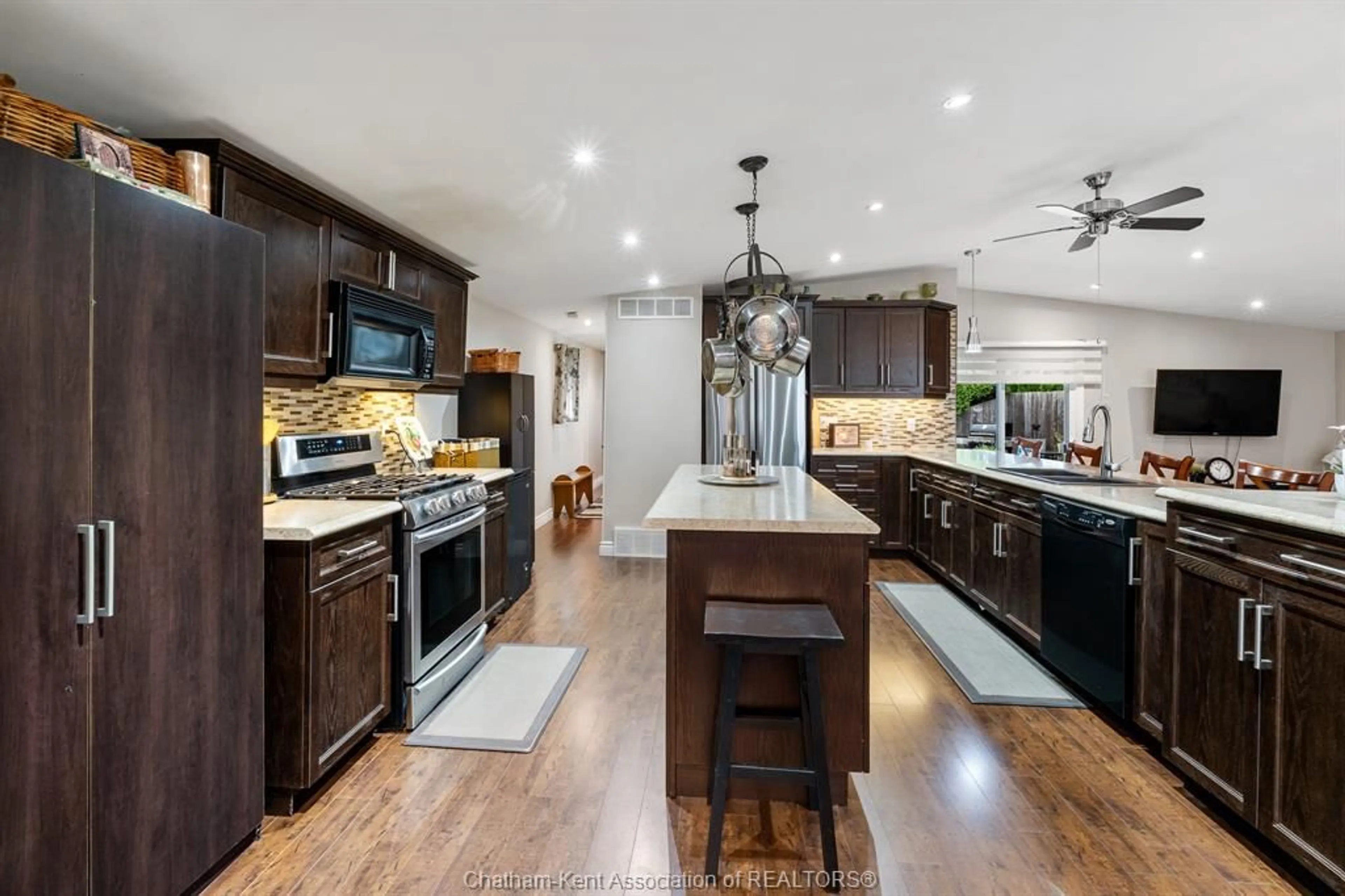 Open concept kitchen, unknown for 39 Regency Dr, Chatham Ontario N7L 4E7