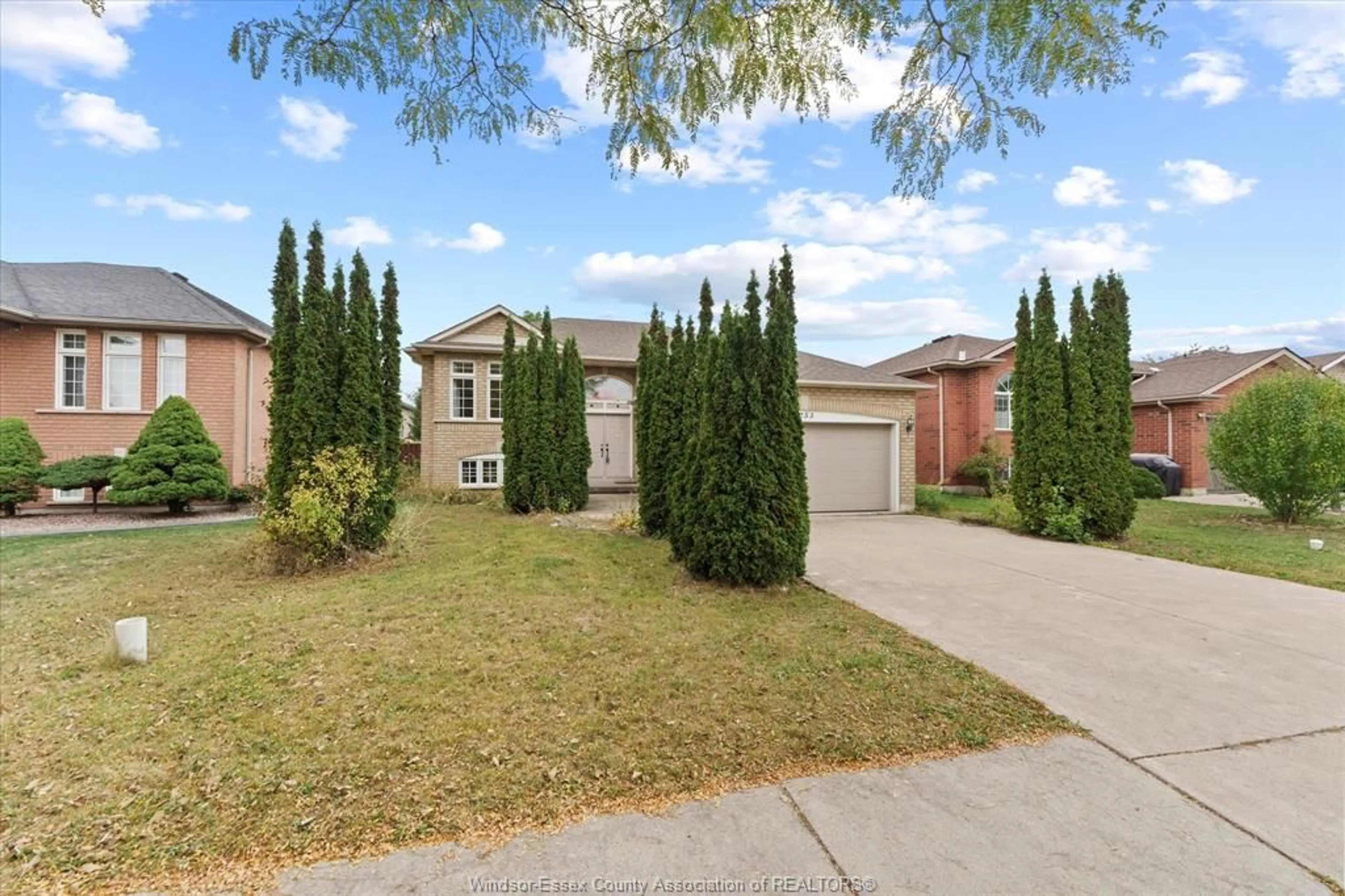 A pic from outside/outdoor area/front of a property/back of a property/a pic from drone, street for 2253 RANDOLPH Ave, Windsor Ontario N9B 3V8