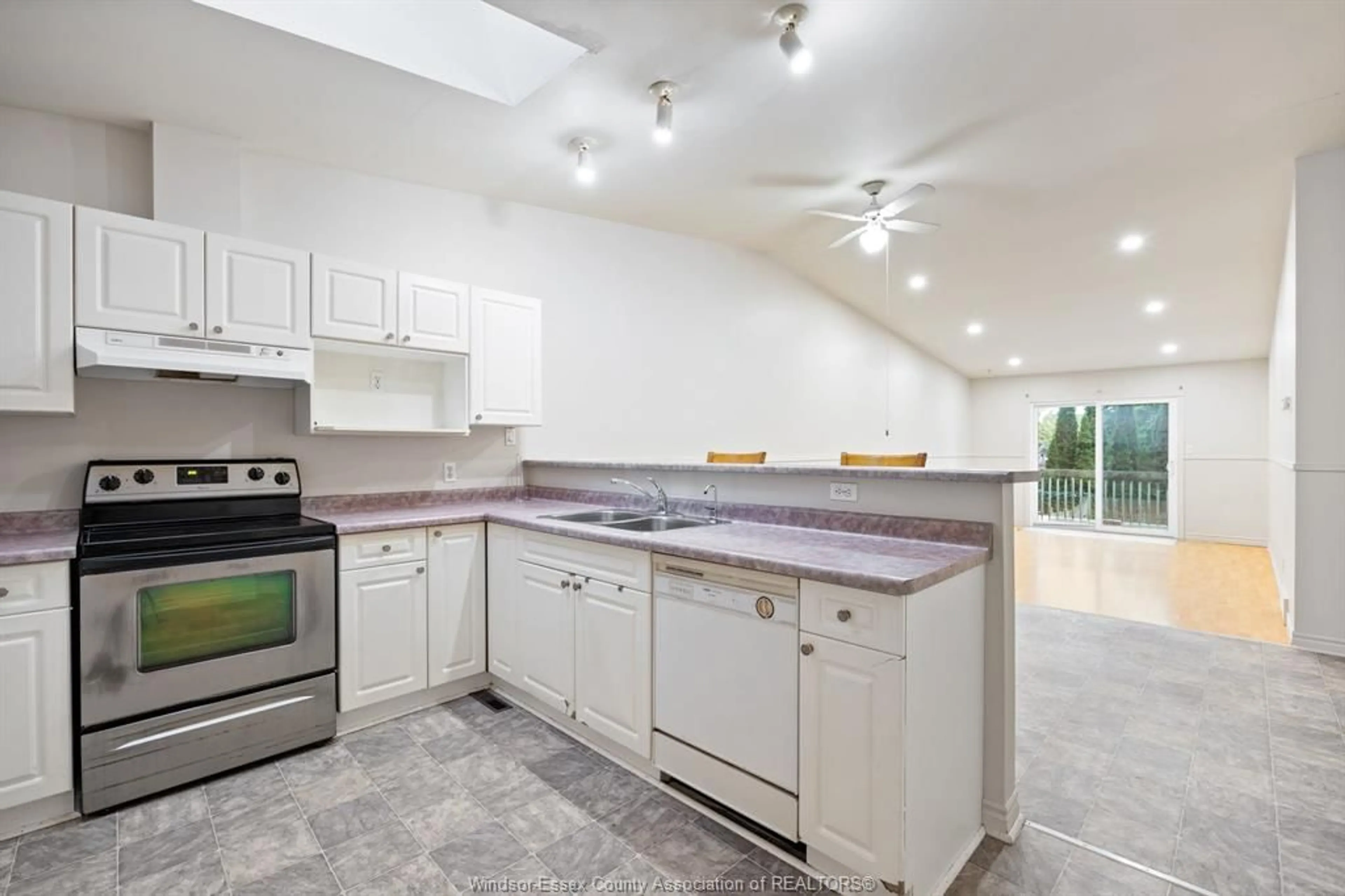 Open concept kitchen, ceramic/tile floor for 90 CLARENCE Ave, Leamington Ontario N8H 5B5