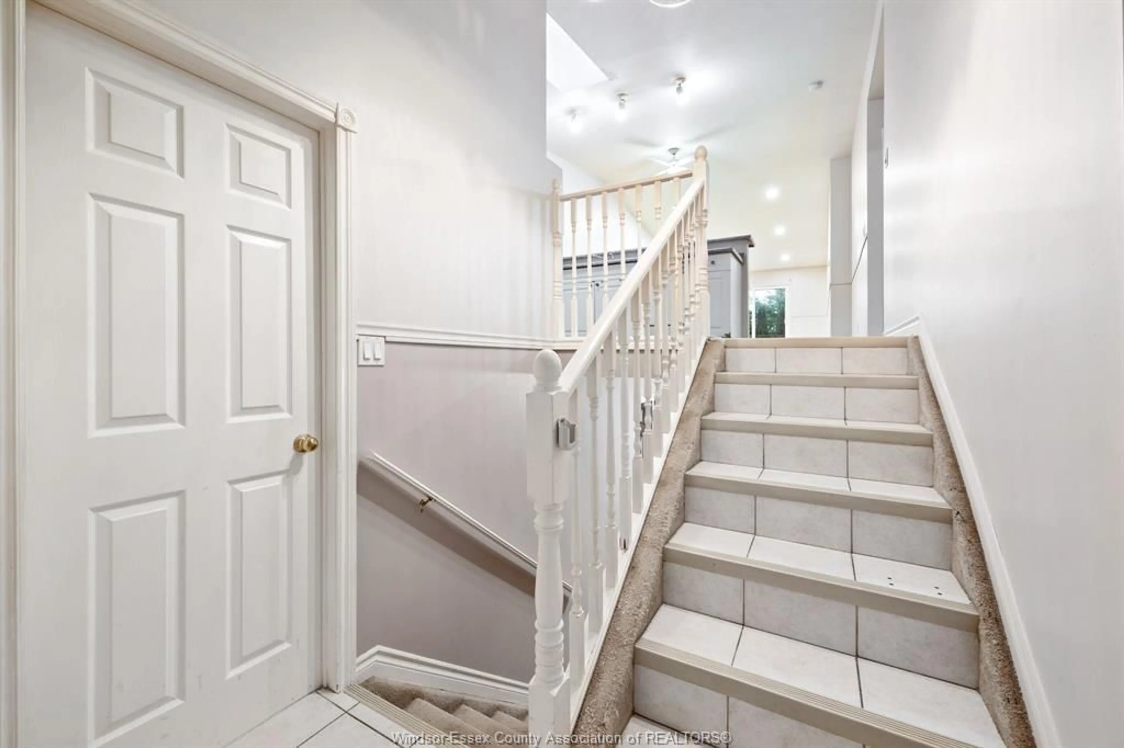 Unknown for 90 CLARENCE Ave, Leamington Ontario N8H 5B5