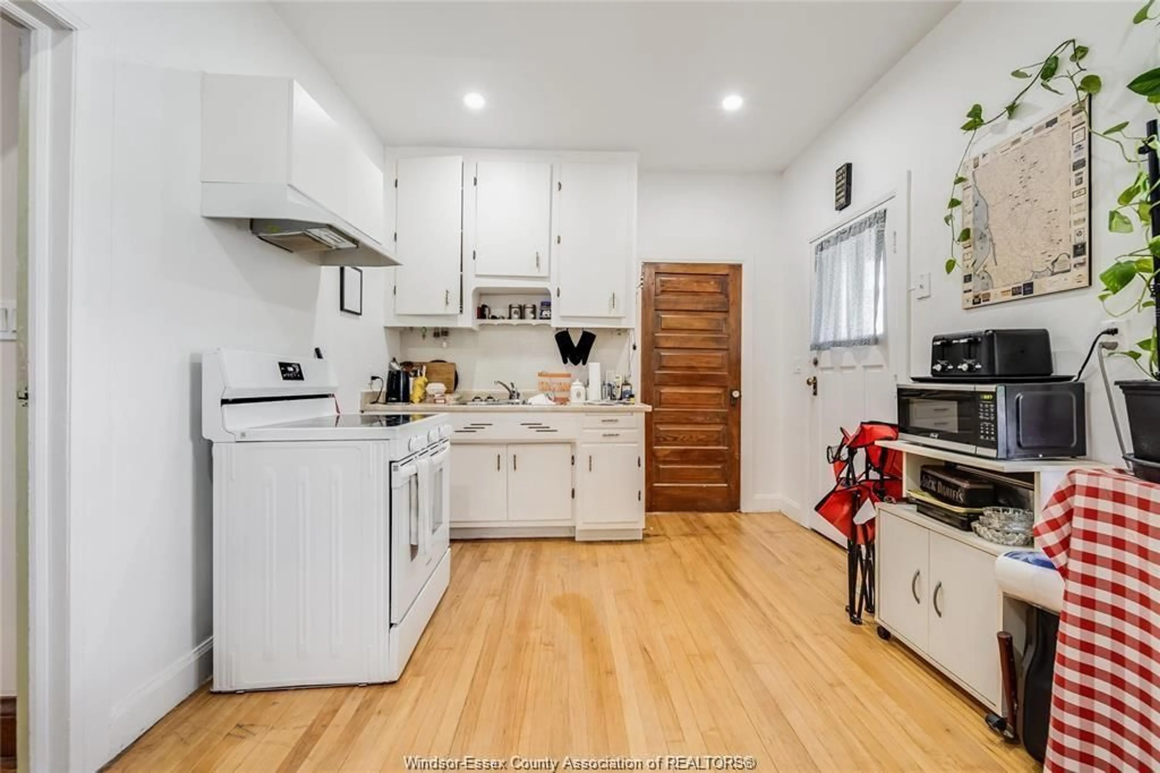 Unknown for 792 PIERRE Ave, Windsor Ontario N9A 2K5