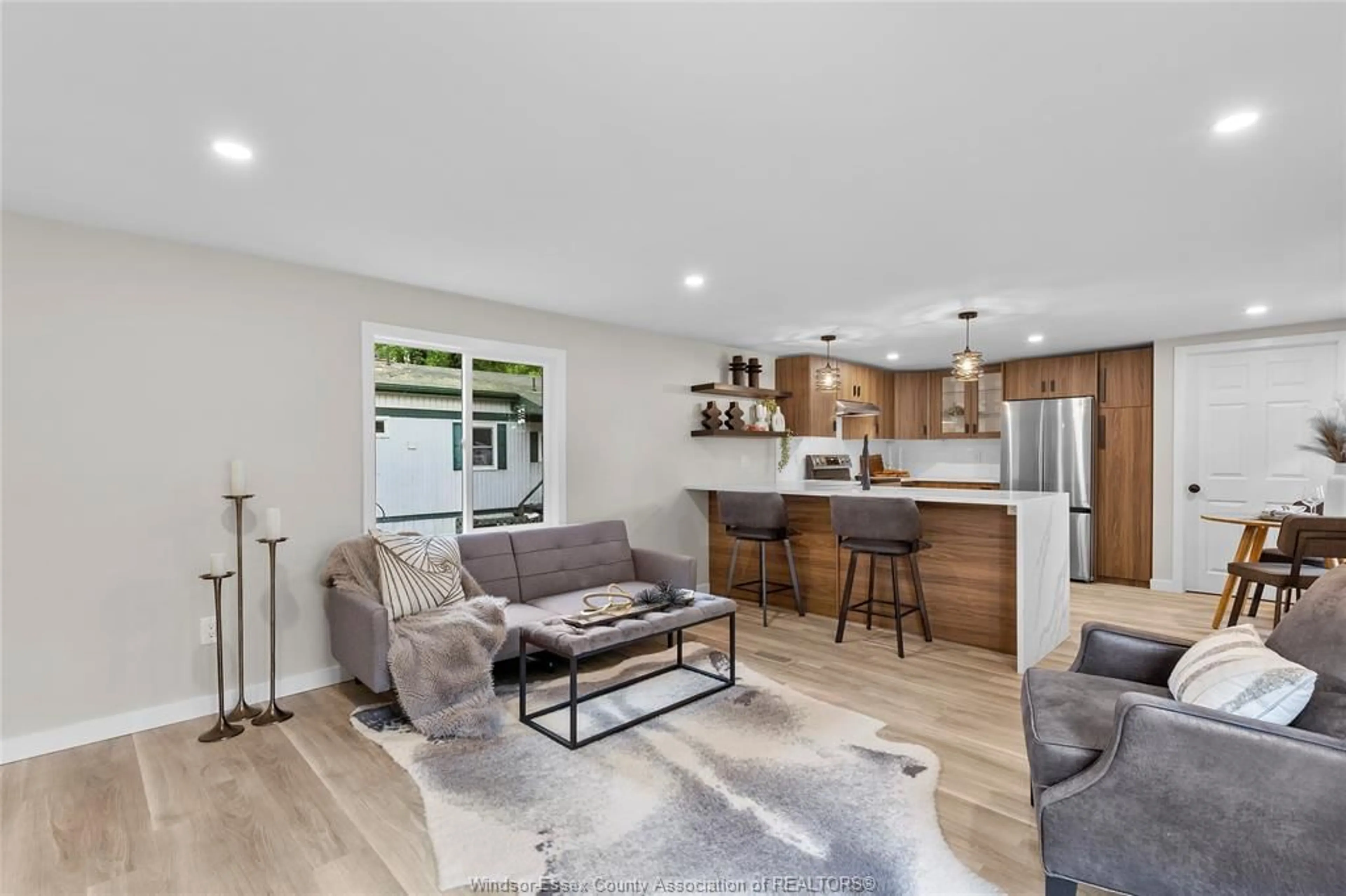 Open concept kitchen, wood/laminate floor for 14 ROBIN Cres, Lakeshore Ontario N0R 1A0