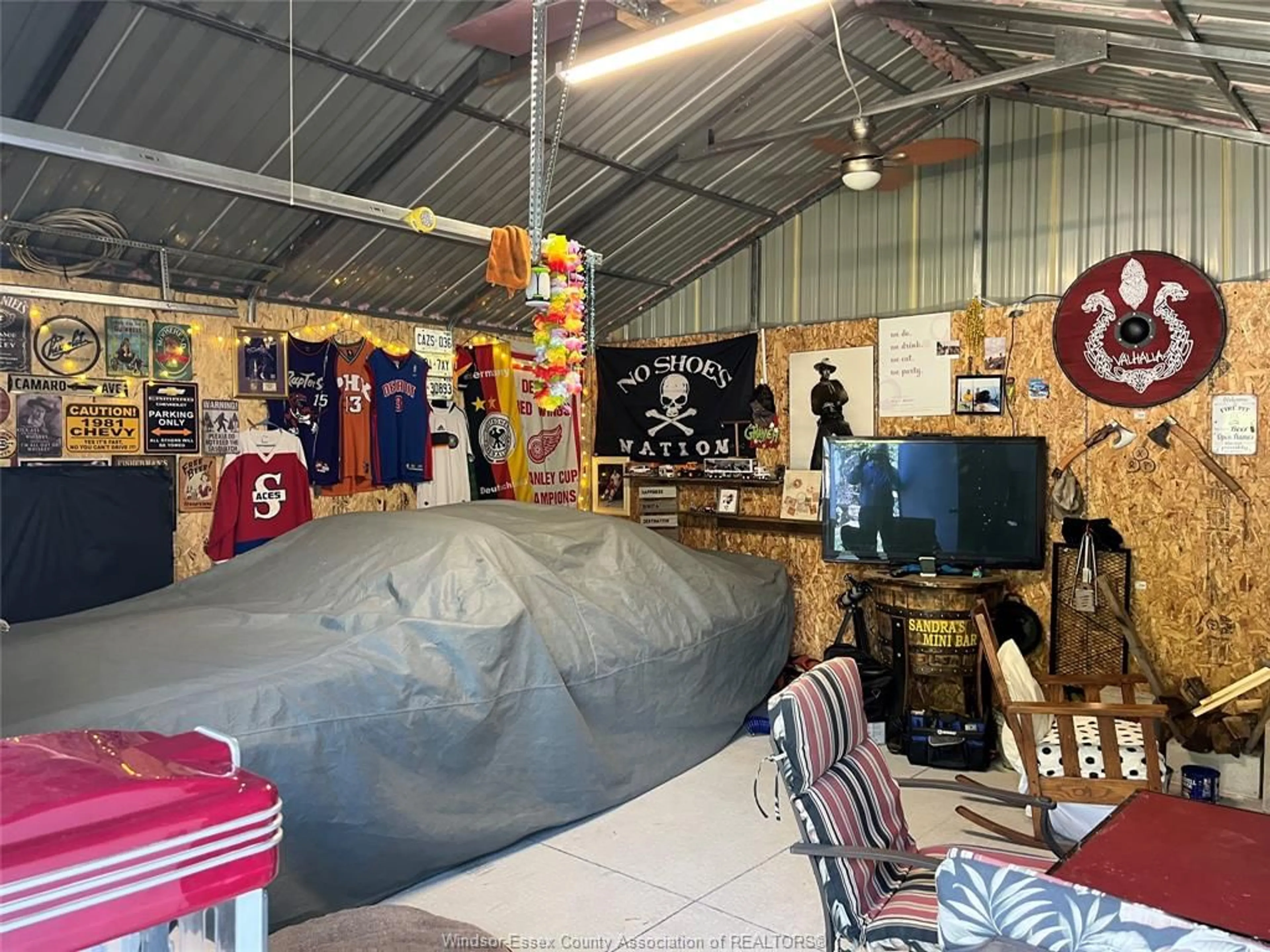Indoor garage for 1397 ROSSINI, Windsor Ontario N8Y 2Z6