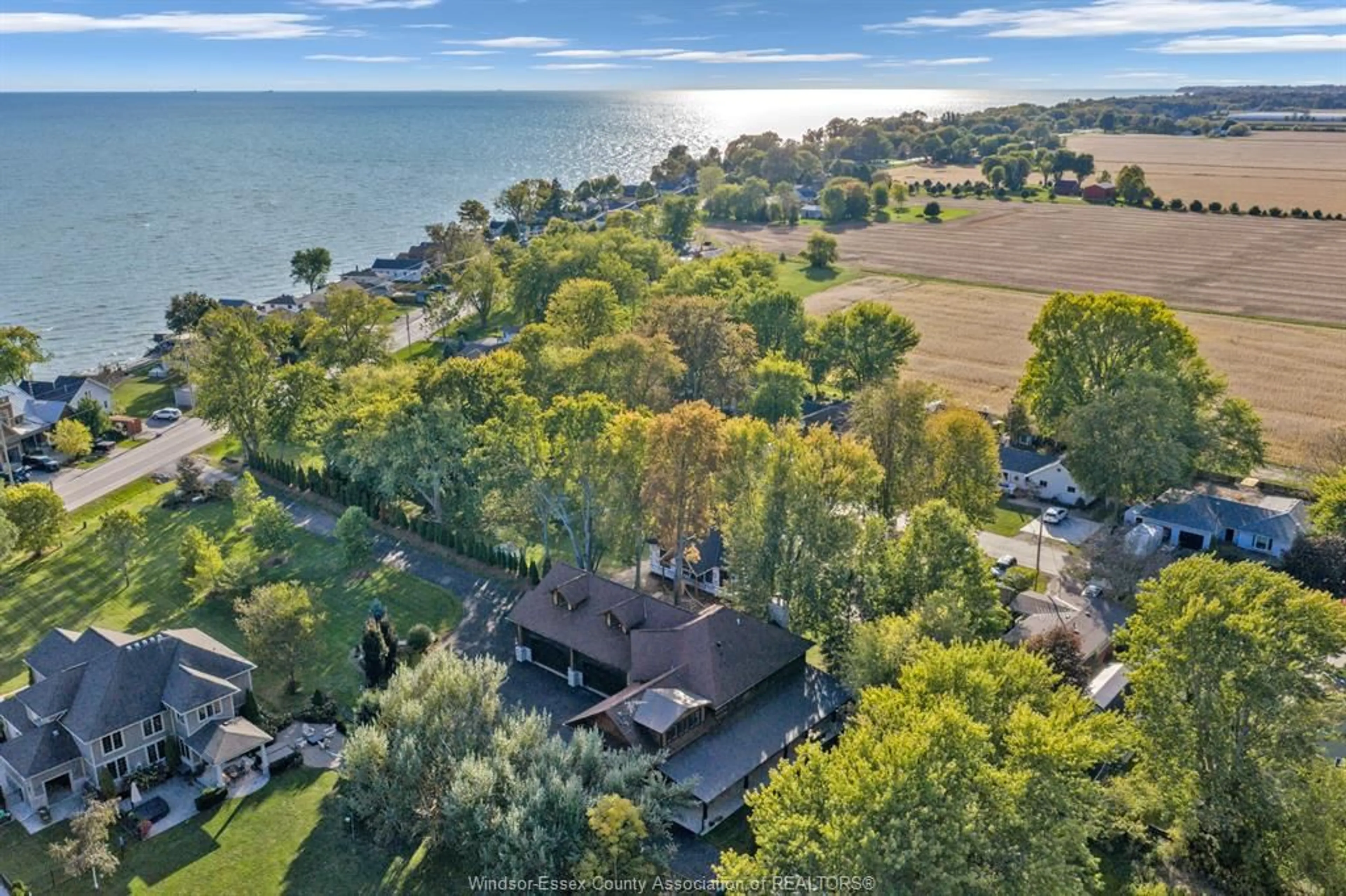 A pic from outside/outdoor area/front of a property/back of a property/a pic from drone, water/lake/river/ocean view for 1506 HERITAGE Rd, Kingsville Ontario N9Y 3X2