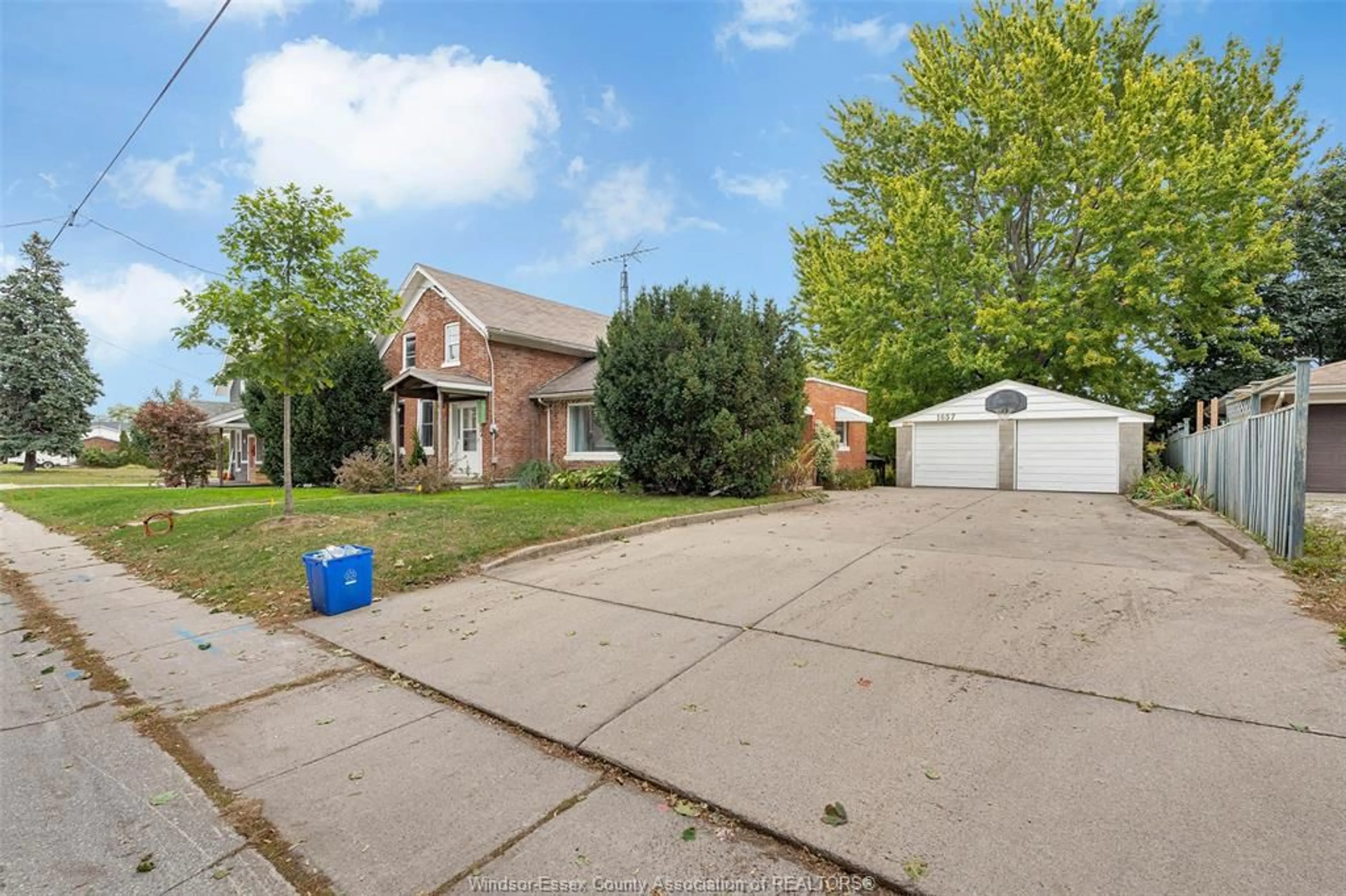 A pic from outside/outdoor area/front of a property/back of a property/a pic from drone, street for 1657 ELGIN, Ruthven Ontario N0P 2G0